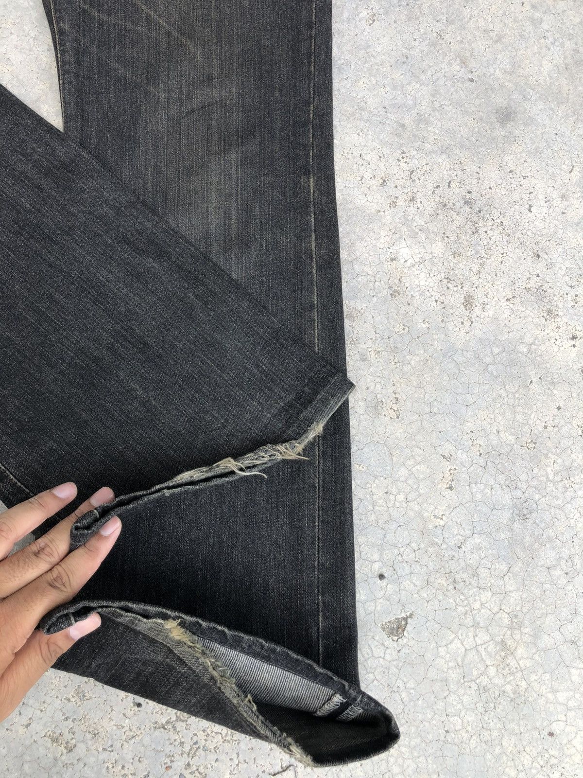 If Six Was Nine Flared Uniqlo Jeans Distressed Jeans Size US 33 - 13 Thumbnail