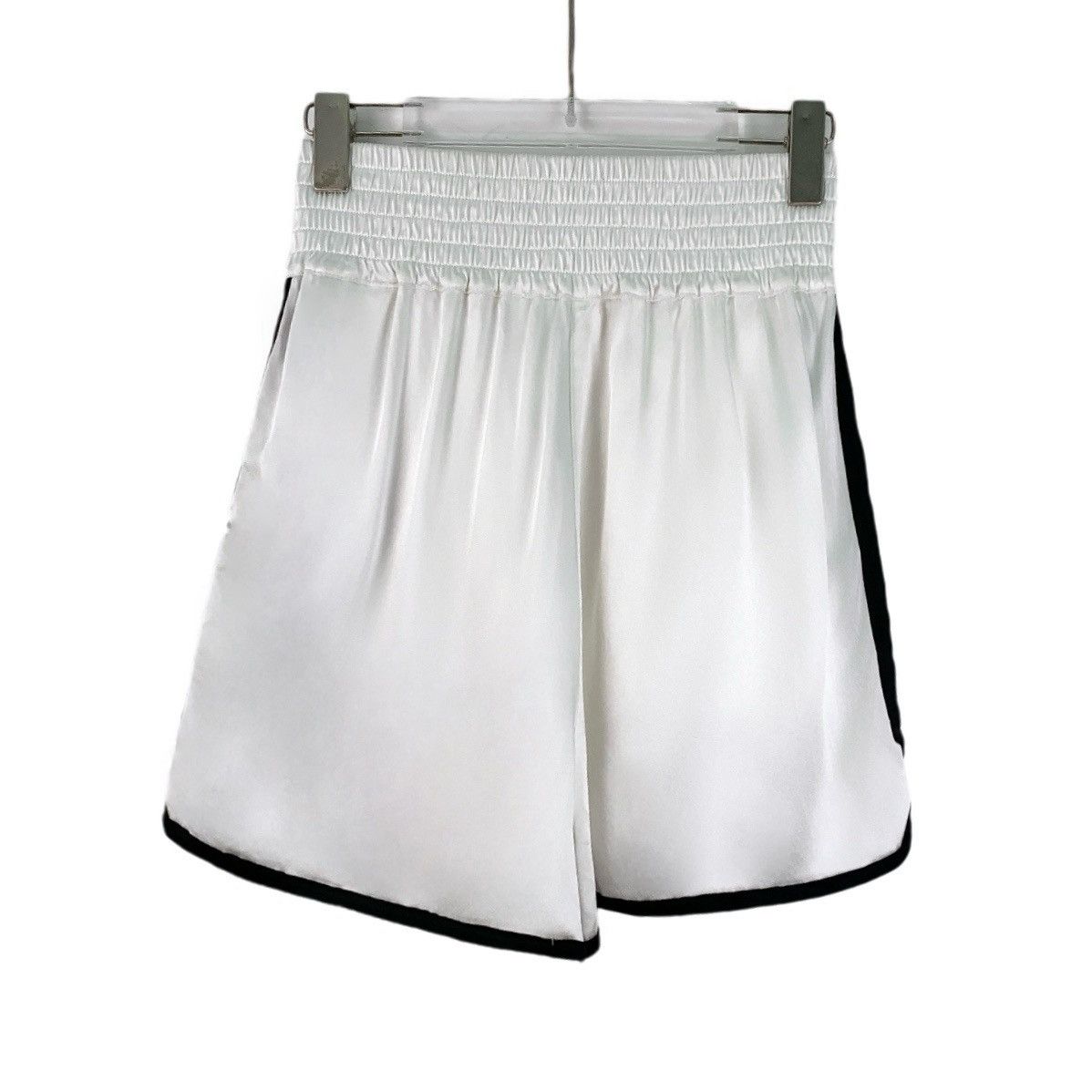 Dior Dior Logo Leather Tag Elastic Waist Casual Shorts K26WX Size 27" / US 4 / IT 40 - 1 Thumbnail