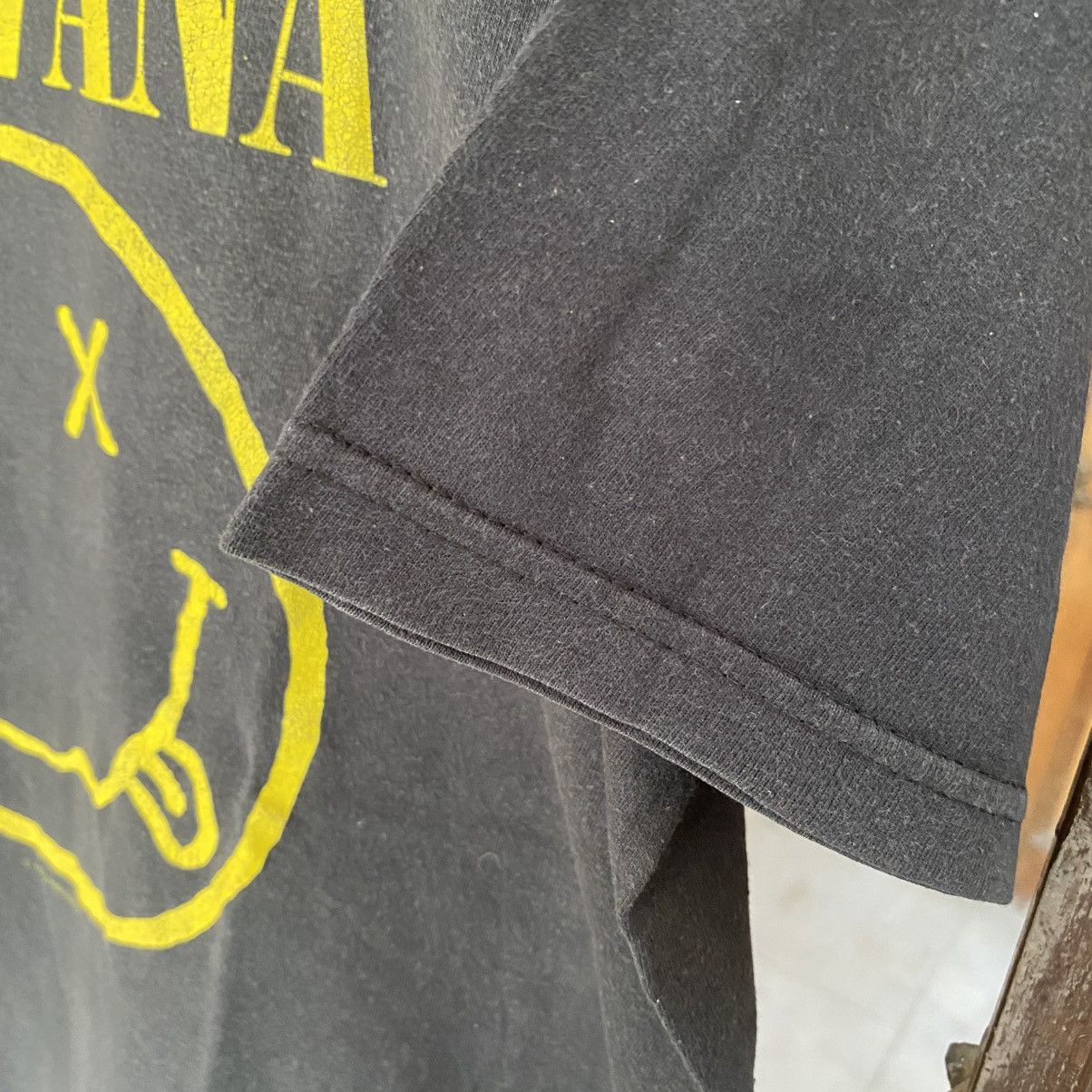 Band Tees Vintage 1992 Nirvana Smiley T shirt Size US M / EU 48-50 / 2 - 9 Thumbnail