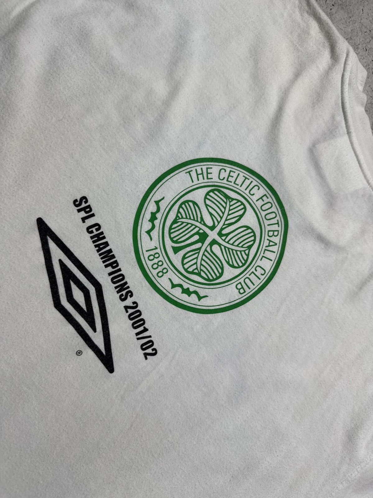 Umbro Umbro FC Celtic Vintage T-Shirt Big Logo Hoops 2001/2002 Size US XL / EU 56 / 4 - 10 Thumbnail