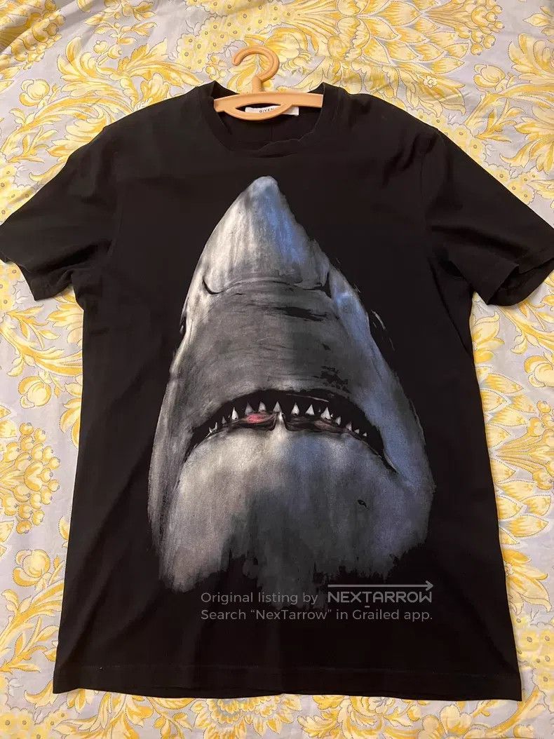 Givenchy Givenchy Shark Short Sleeve Size US M / EU 48-50 / 2 - 1 Thumbnail