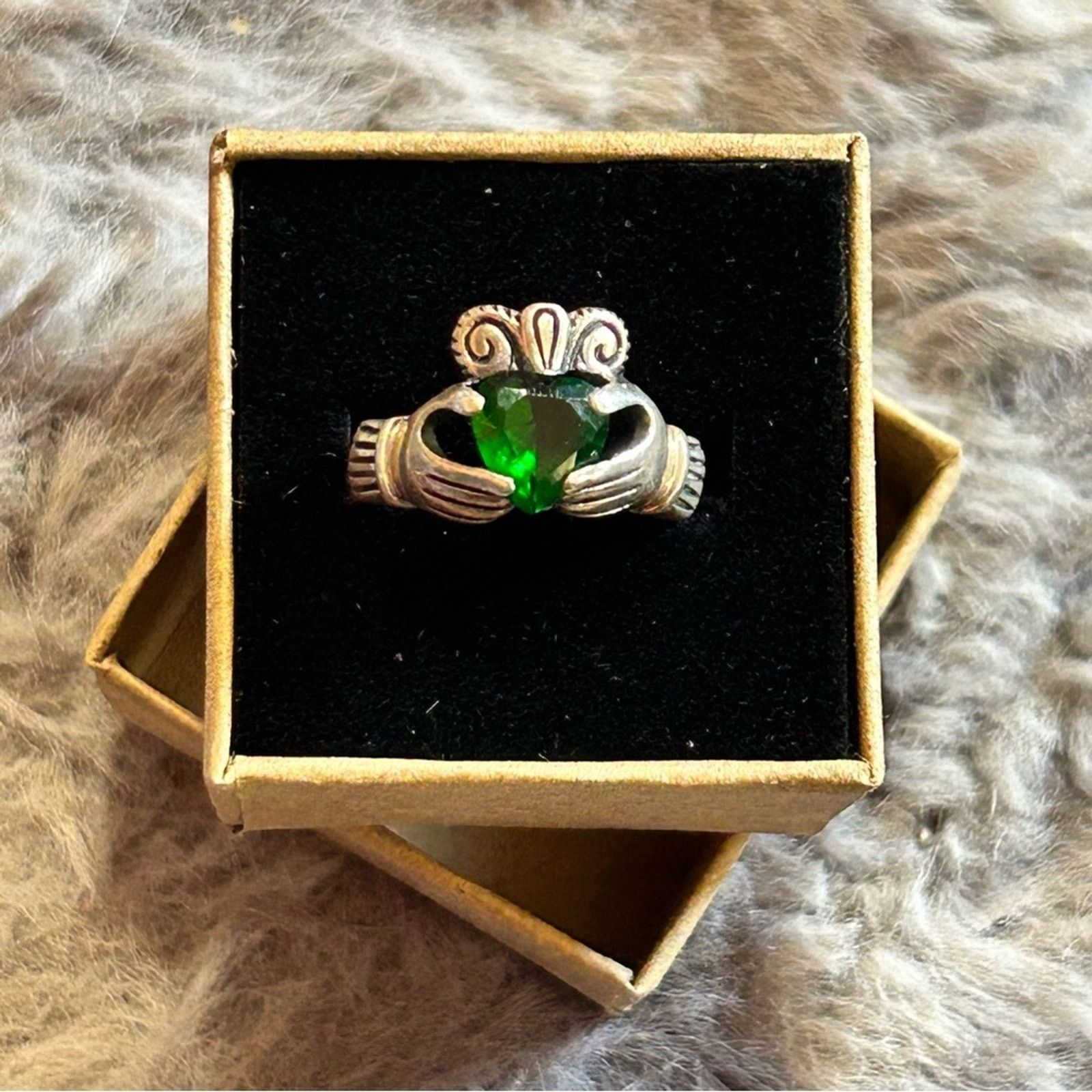 Vintage Vintage Irish green grossular garnet sterling claddagh ring Size ONE SIZE - 1 Thumbnail