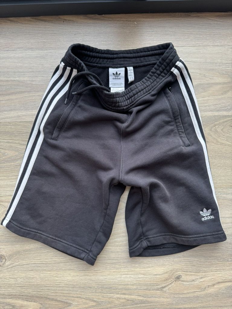 Adidas Adidas Shorts 3 Stripes Size US 42 / EU 58 - 1 Thumbnail