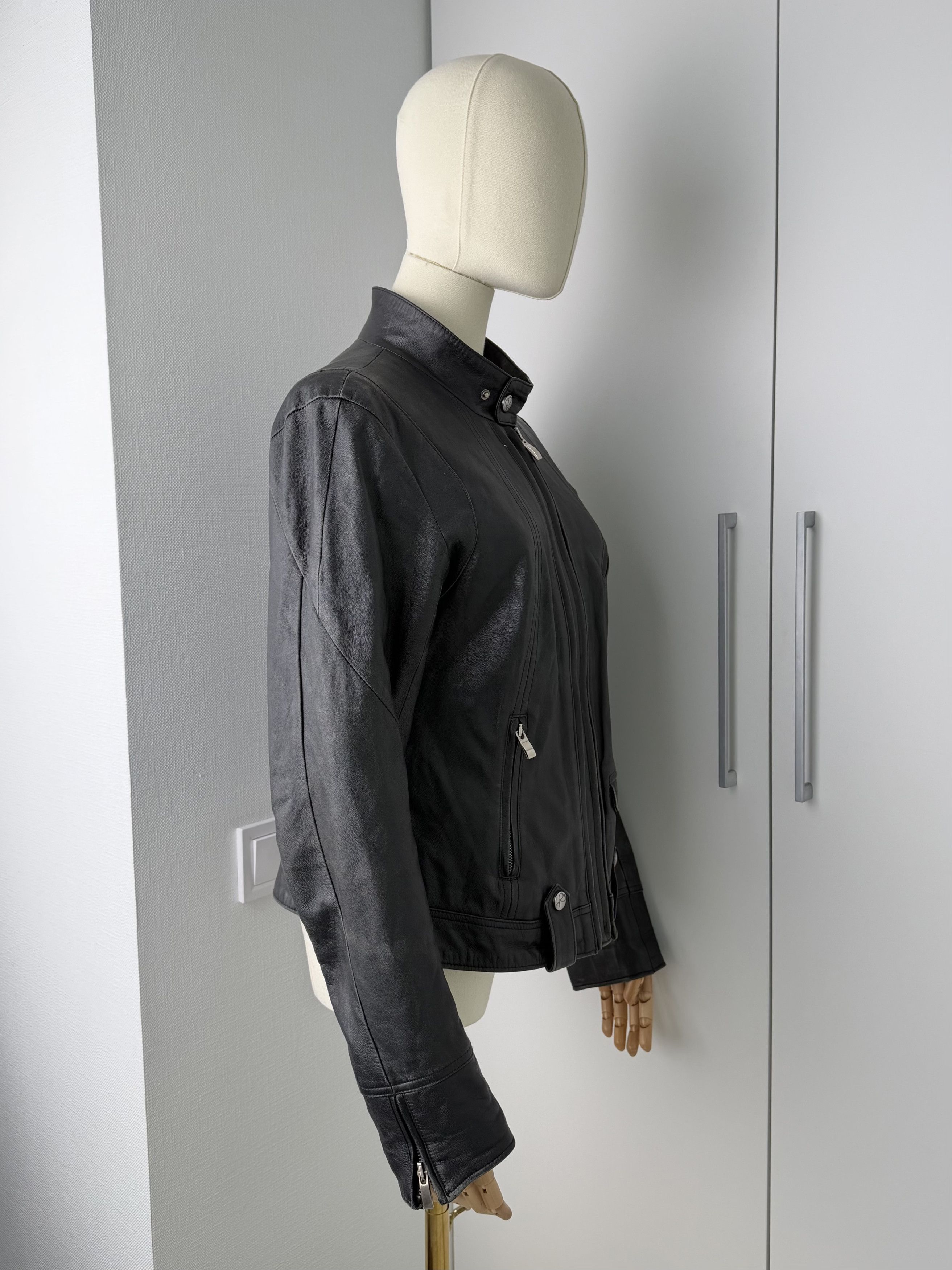 Vintage Vintage Women's Black Leather Biker Jacket Zip Up Fitted Size M / US 6-8 / IT 42-44 - 2 Thumbnail