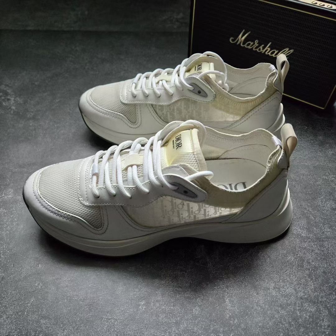 Balenciaga Balenciaga White Lowtop Sneakers 25 Women Size US 8 / IT 38 - 1 Thumbnail