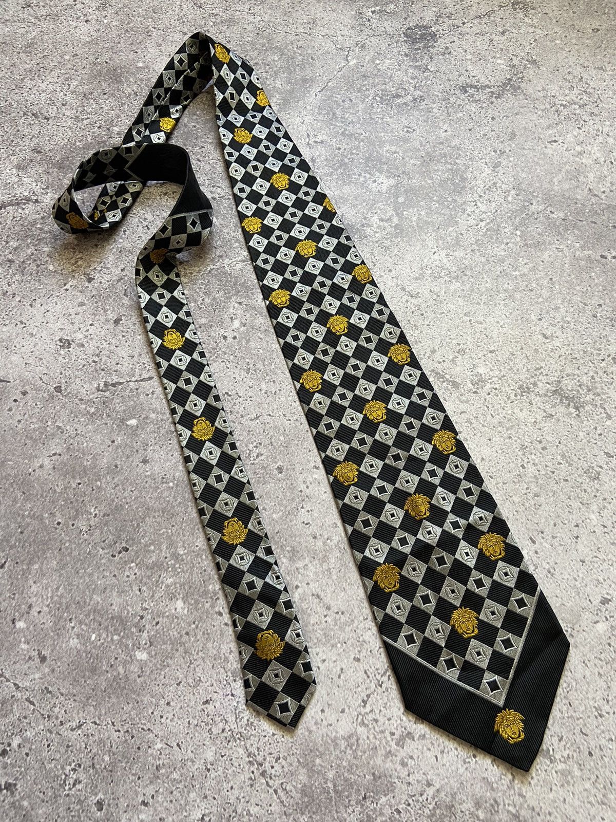 Versace Vintage Gianni Versace Medusa silk tie. Made in Italy Size ONE SIZE - 2 Thumbnail