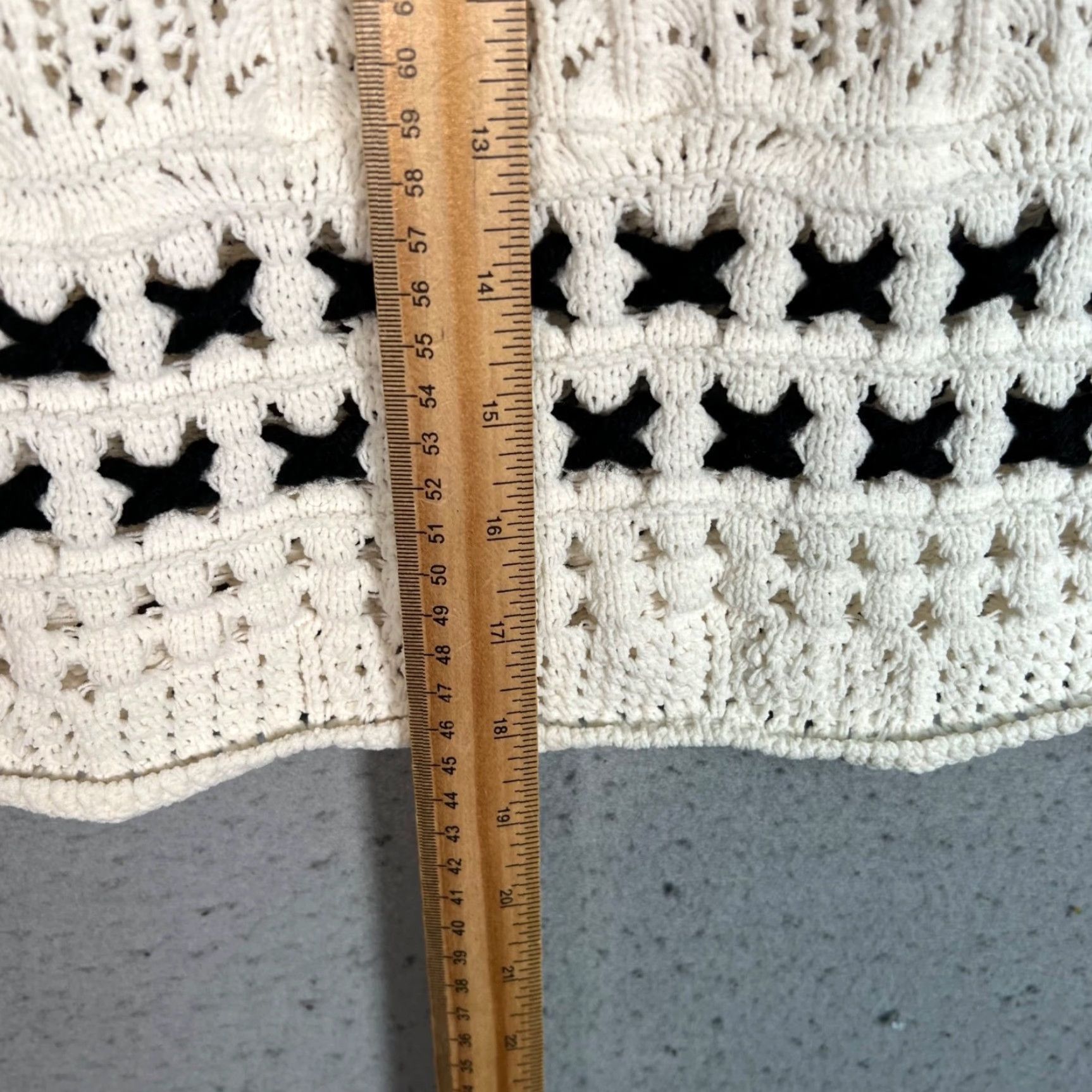 Zara VINTAGE Zara Womens Small White Sleeveless Knit Crochet Tank Top W/ Black Accents Size S / US 4 / IT 40 - 6 Thumbnail