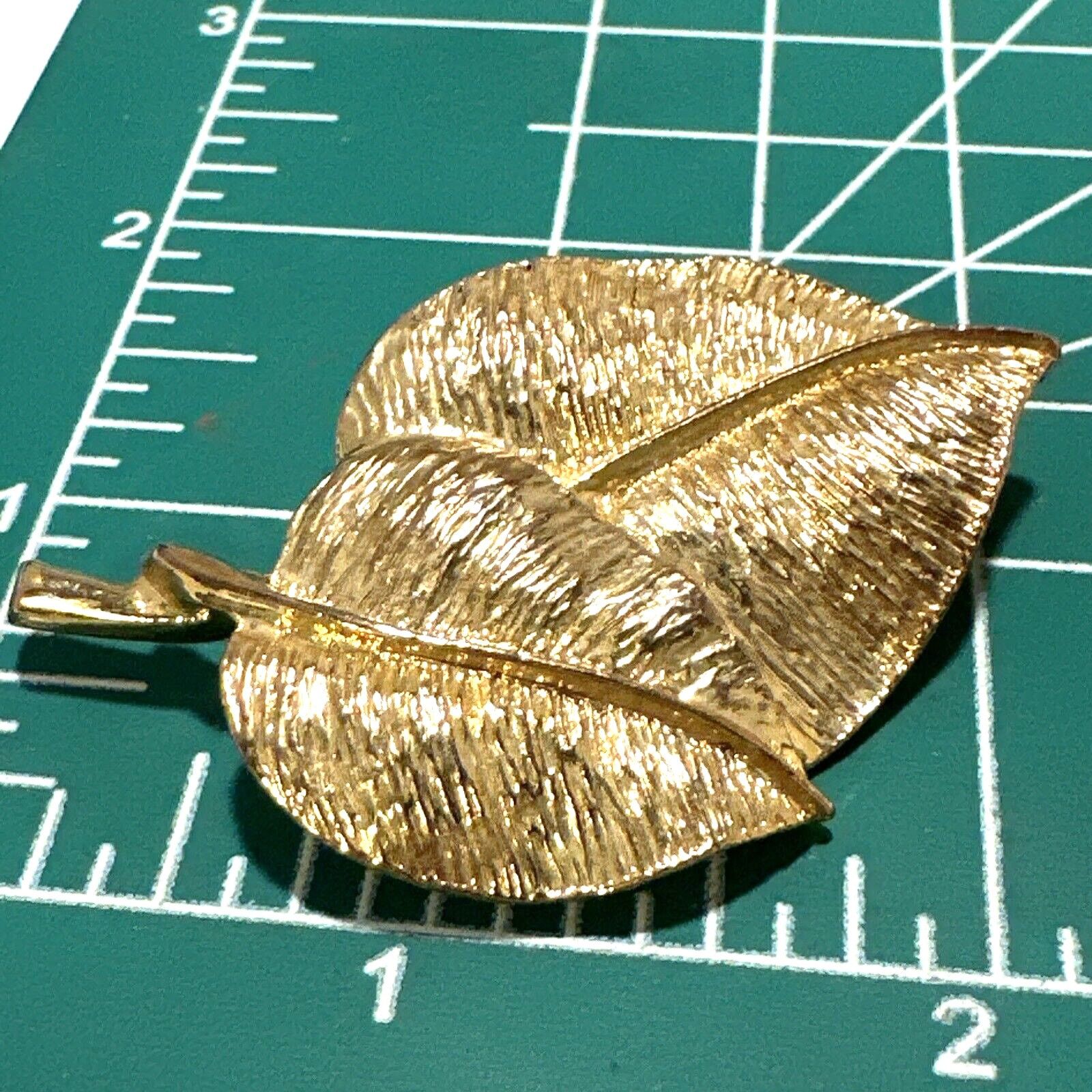 Vintage Vintage Gold Tone Double Leaf Brooch Textured Coat Pin Size ONE SIZE - 5 Thumbnail
