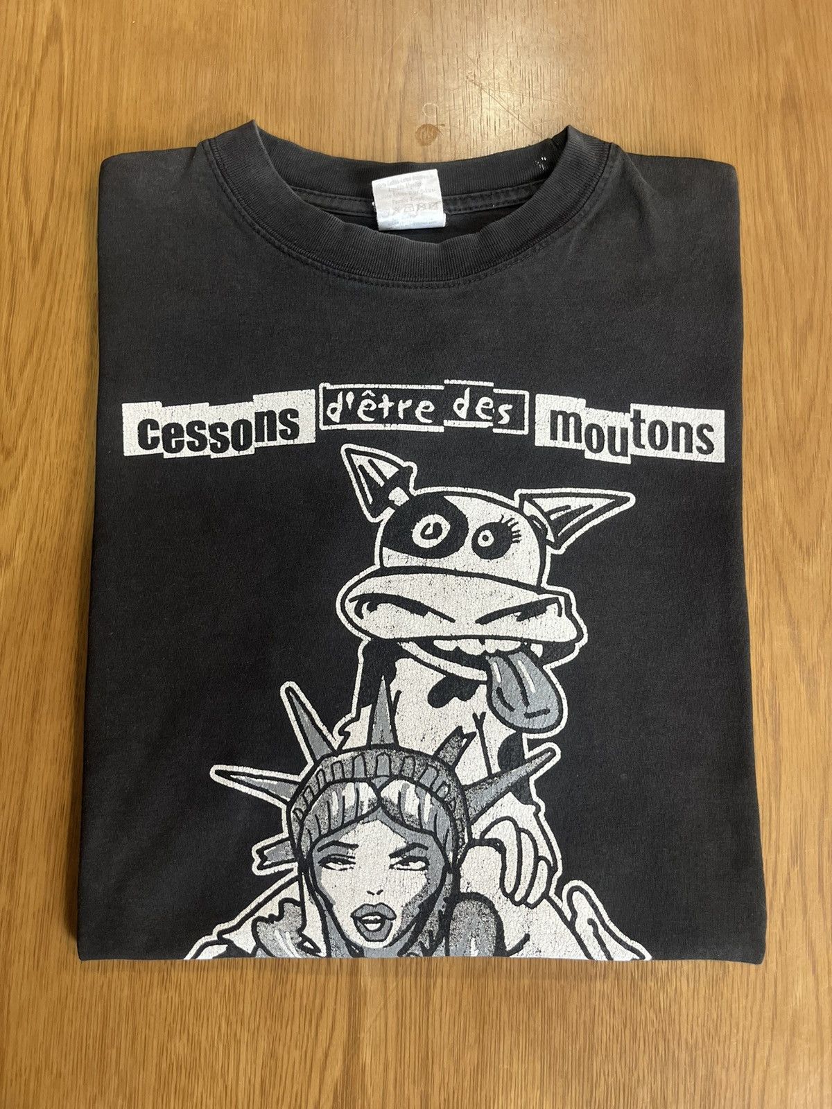 Arts & Science Vtg La VACHE folle 03 Cessons d’être des moutons 03’s Tshirt Size US L / EU 52-54 / 3 - 1 Thumbnail