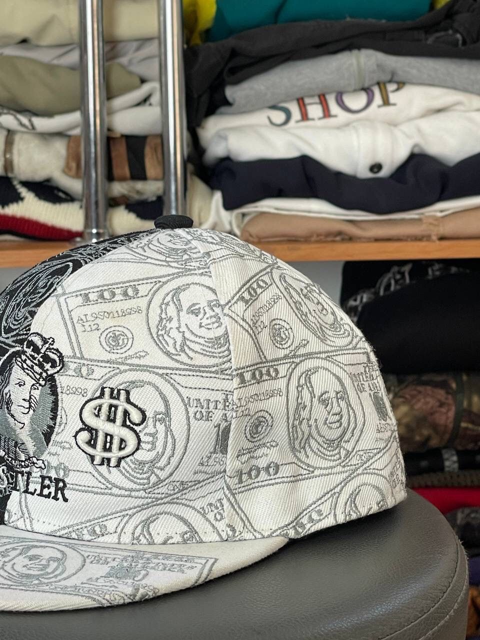 MLB × New Era Vintage New Era Embroidered Dollar 💵 Snap back hat Size ONE SIZE - 5 Thumbnail