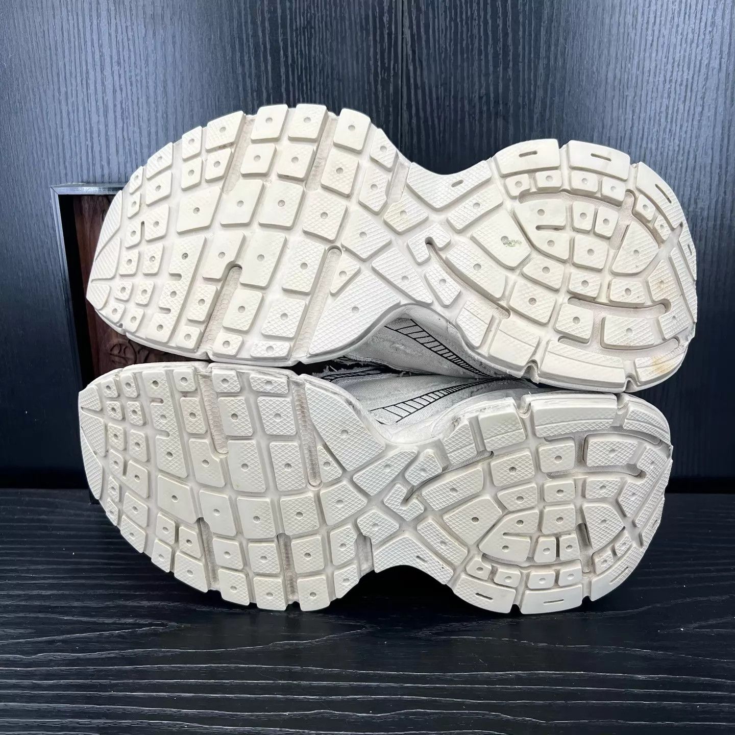 Balenciaga Balenciaga 3XL Gray White Size 40 Size US 7 / EU 40 - 4 Thumbnail