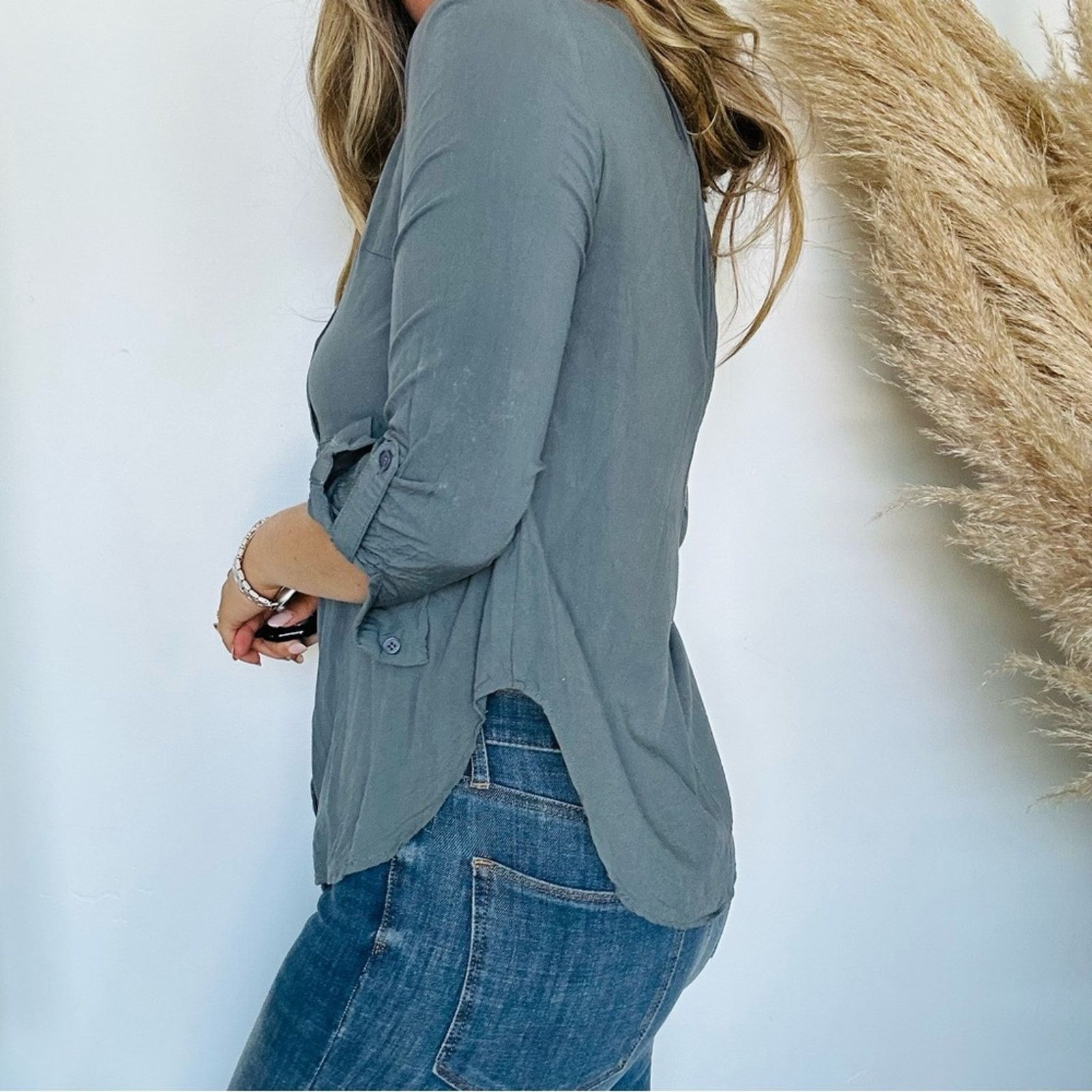 Nordstrom NORDSTROM FIRST LOVE Charcoal Grey Button Tab Blouse Shirt Size M / US 6-8 / IT 42-44 - 3 Thumbnail