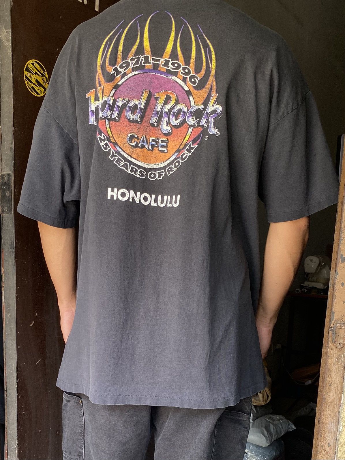 Hard Rock Cafe SOLD OUT Vintage Hard Rock Face with Flaming design Size US XXL / EU 58 / 5 - 2 Thumbnail