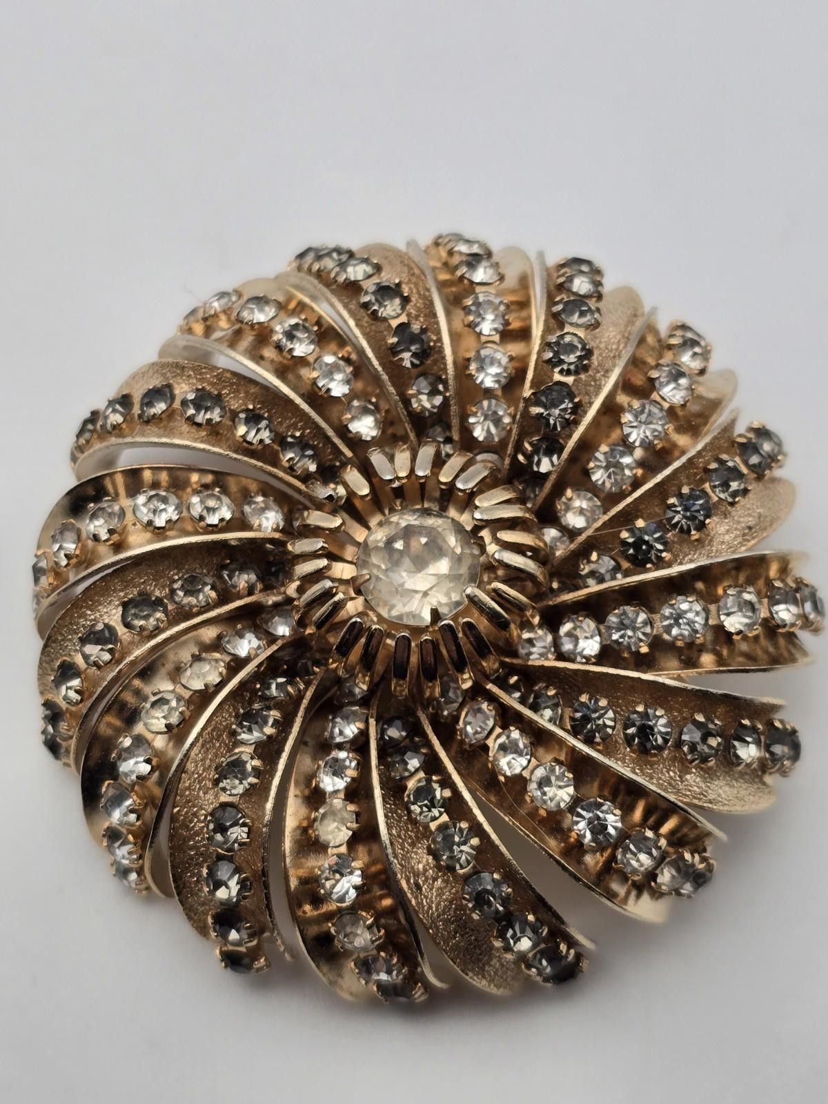 Homespun Knitwear Vintage 1940s Hobe Gold Tone Rhinestone Domed Swirl Brooch Size ONE SIZE - 2 Thumbnail