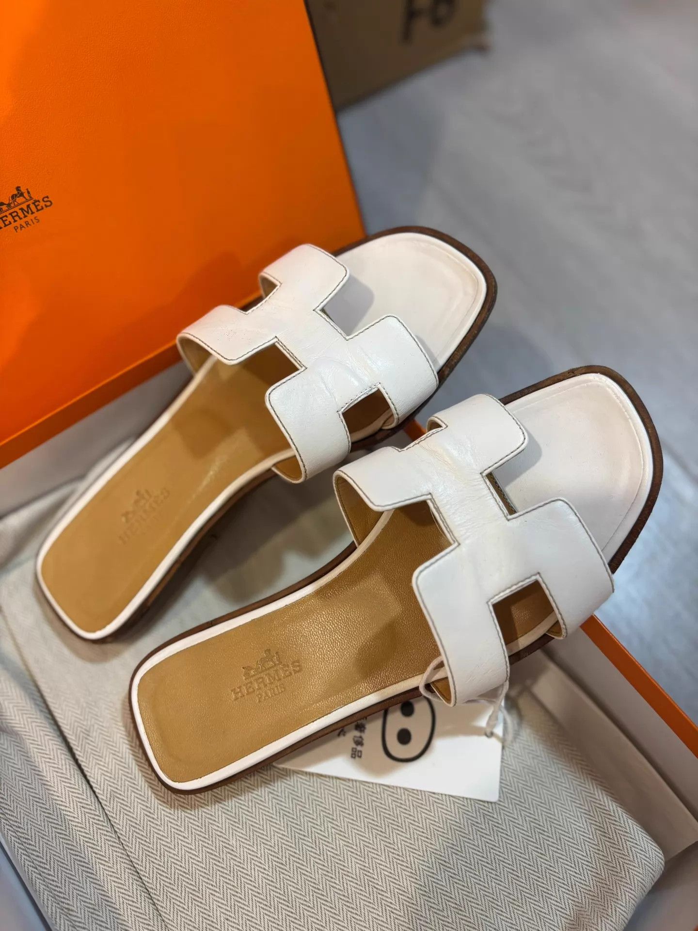 Hermes Hermes White H Classic Slippers 99 New 35 with Box Size US 4.5 / IT 34.5 - 2 Thumbnail