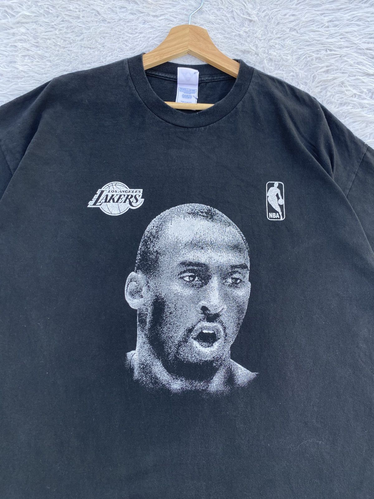 NBA Rare Vintage Y2K NBA Kobe Bryant Tshirt Size US XL / EU 56 / 4 - 7 Thumbnail
