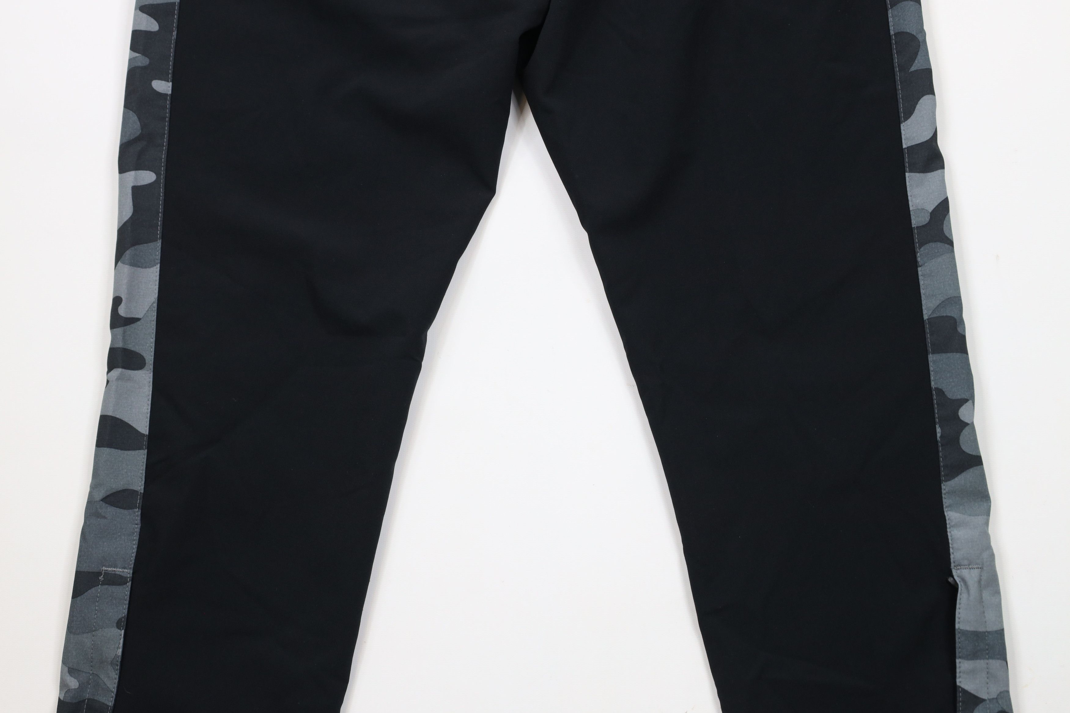 New Balance × Vintage Vintage New Balance Reflective Logo Camouflage Pants Black Size US 36 / EU 52 - 13 Thumbnail