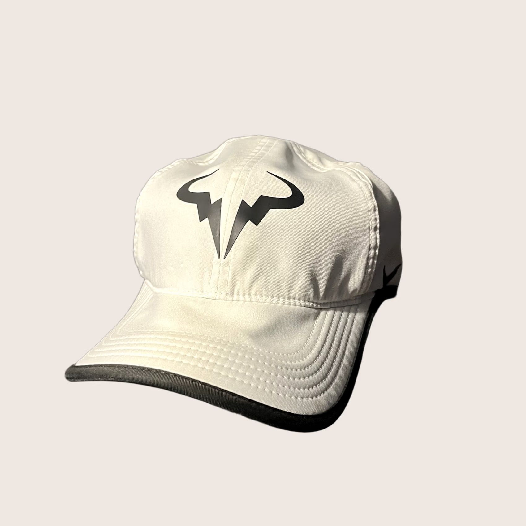 Nike Nike Hat Cap Rafa Nadal Strapback White Embroidered Featherlight Tennis Bull Strapback Adjustable One Size Men Sports Baseball Cap Hat Size ONE SIZE - 1 Thumbnail