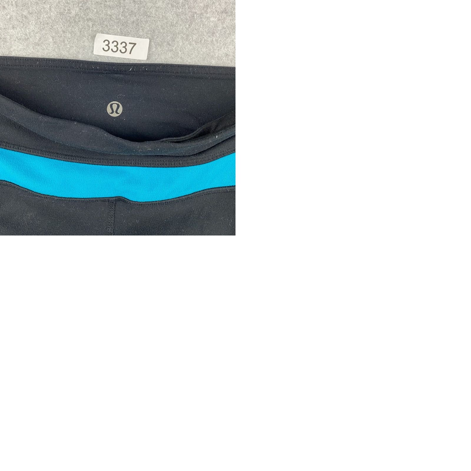 Lululemon Lululemon Capri Pants Womens 6 Black Reversible Double Sided Stretch Yoga Capri Pants Black Womens 6 Lululemon Athleisure Yoga Running {Vintage: No} Size 28" / US 6 / IT 42 - 10 Thumbnail