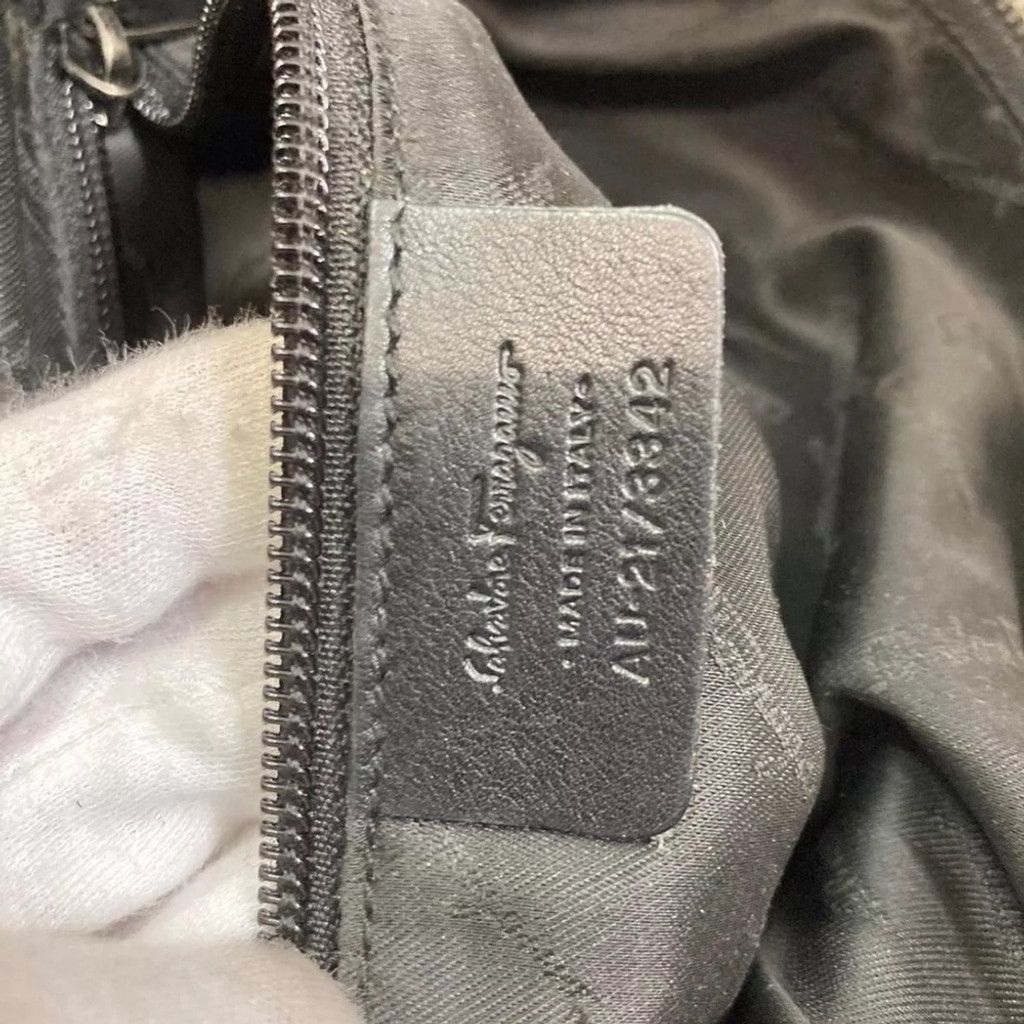 Salvatore Ferragamo Salvatore Ferragamo Black Monogram Hobo Bag Size ONE SIZE - 9 Thumbnail