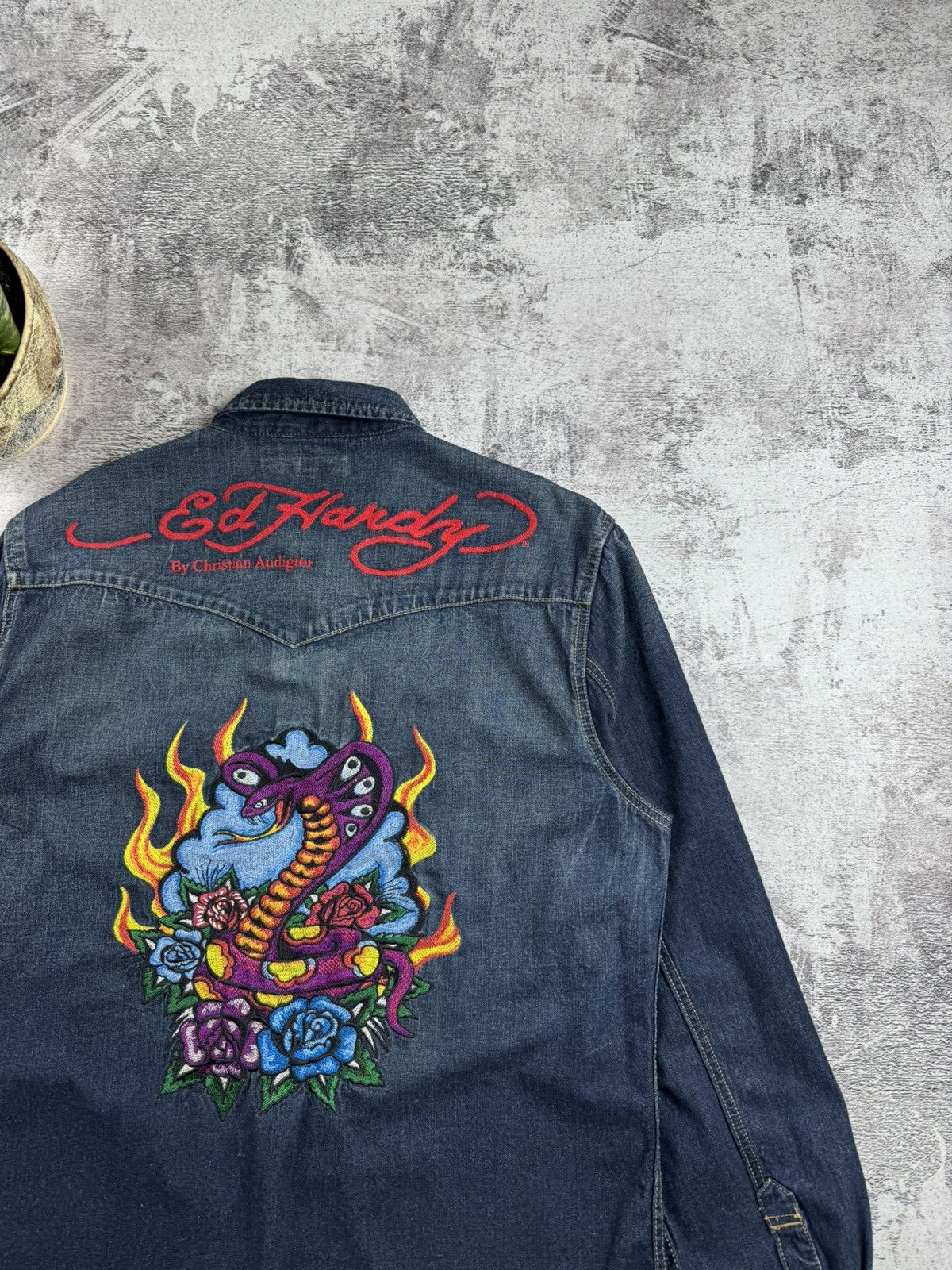 Ed Hardy Vintage Ed Hardy Dragon Y2K Denim Jeans Jacket Faded Shirt Size US XL / EU 56 / 4 - 8 Thumbnail
