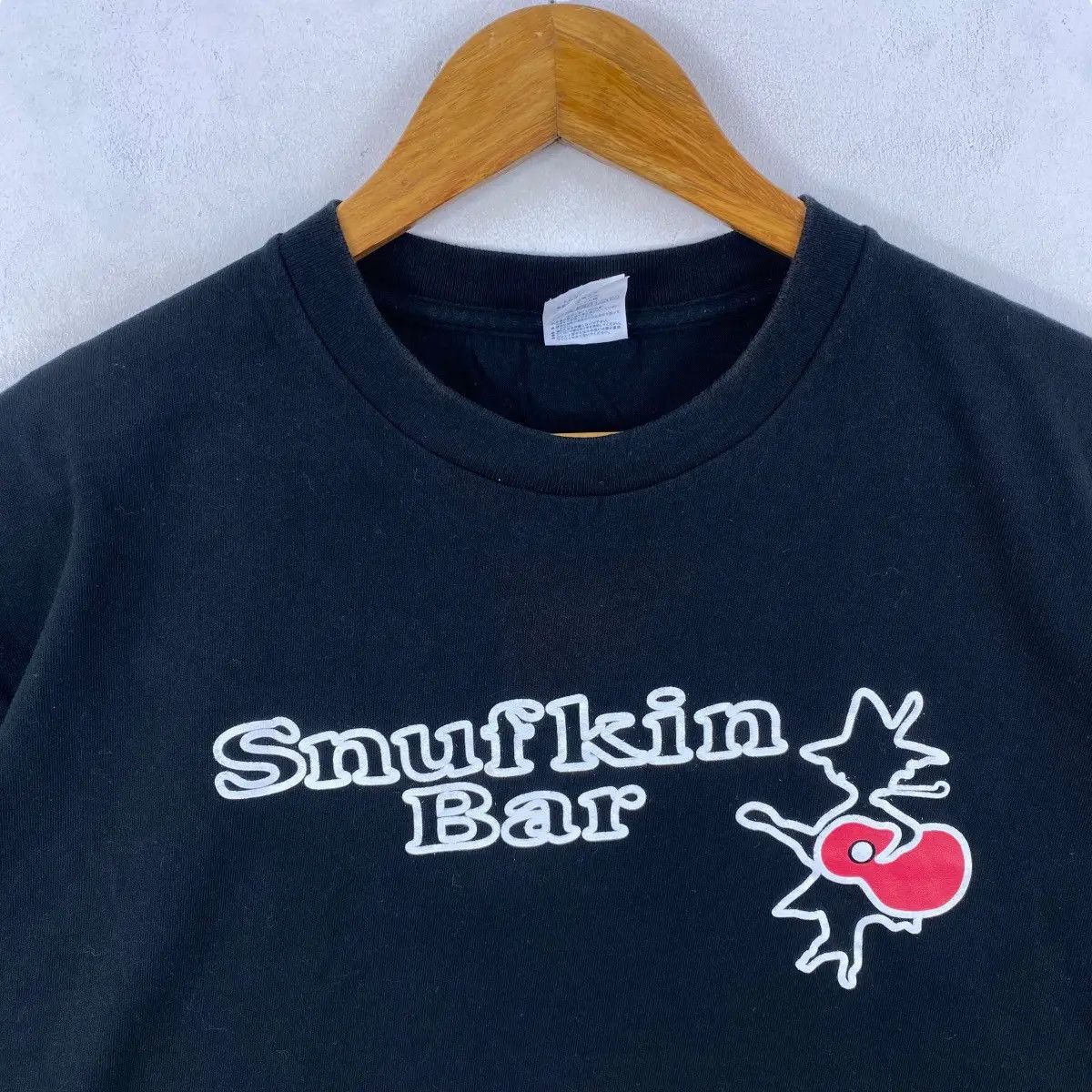 Japanese Brand SNUFKIN BAR Moomin Character Concept Bar Graphic Tee Shirt Size US XL / EU 56 / 4 - 2 Thumbnail