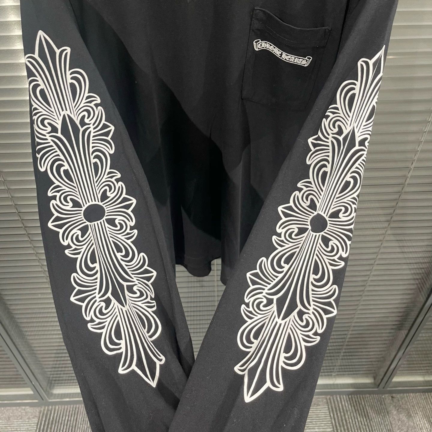 Chrome Hearts Chrome Hearts Purple Sword Print LS M Near New Size US M / EU 48-50 / 2 - 7 Thumbnail