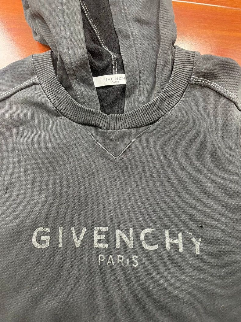 Givenchy Givenchy Raglan hoodie, size S, chest 56, length 75 Size US S / EU 44-46 / 1 - 2 Thumbnail