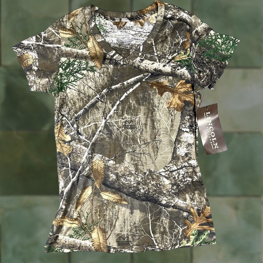Realtree VINTAGE Lincoln Outfitters Realtree Camo V-Neck T-Shirt Womens Large Camouflage NWT Size L / US 10 / IT 46 - 1 Thumbnail