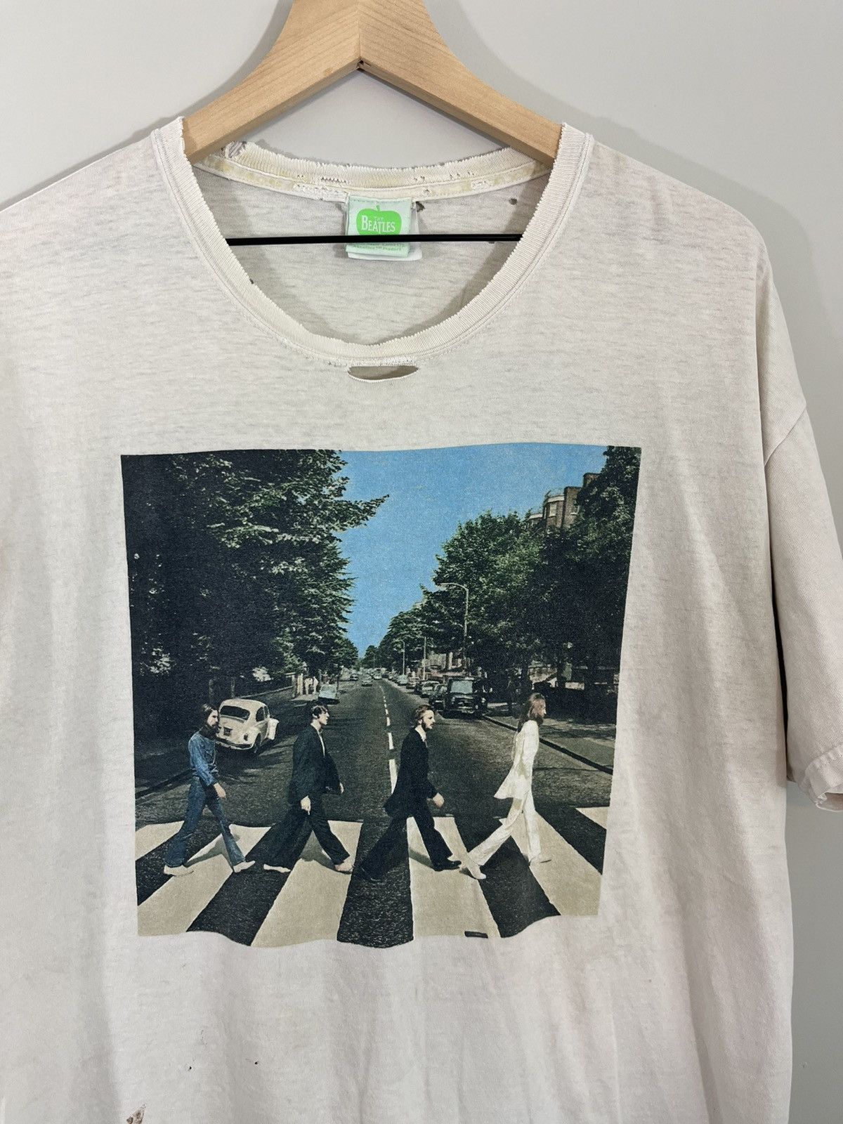 Vintage Thrashed BEATLES Abbey Road Distressed Band Tee Size US L / EU 52-54 / 3 - 1 Thumbnail