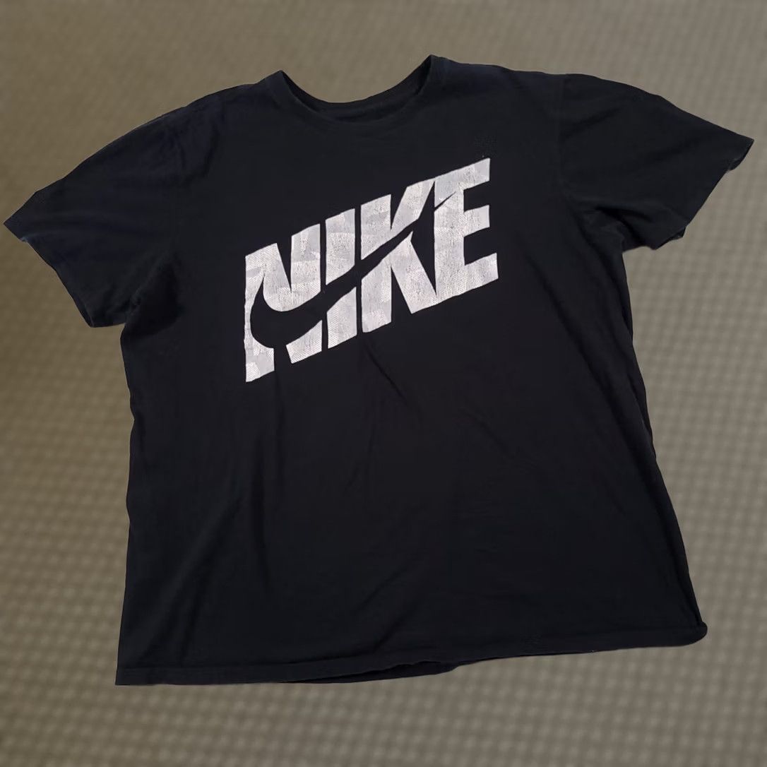 Nike Nike Tee T-Shirt Men XL Graphic Big Logo Black Swoosh Athletic Cut Grunge Size US XL / EU 56 / 4 - 1 Thumbnail