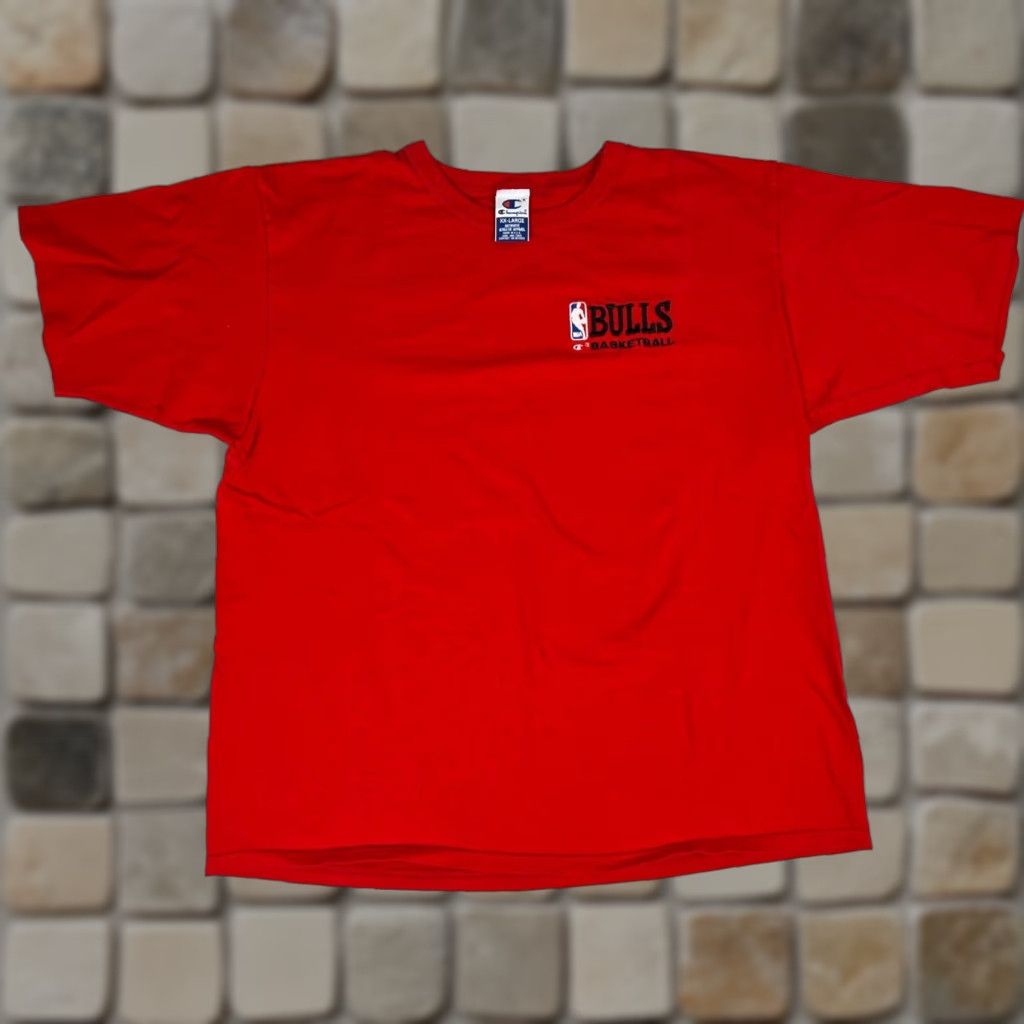 Champion VINTAGE Champion Chicago Bulls T-Shirt Mens 2XL Red 90s USA Cotton Short Sleeve Crew Neck NBA Shirt Size US XXL / EU 58 / 5 - 1 Thumbnail
