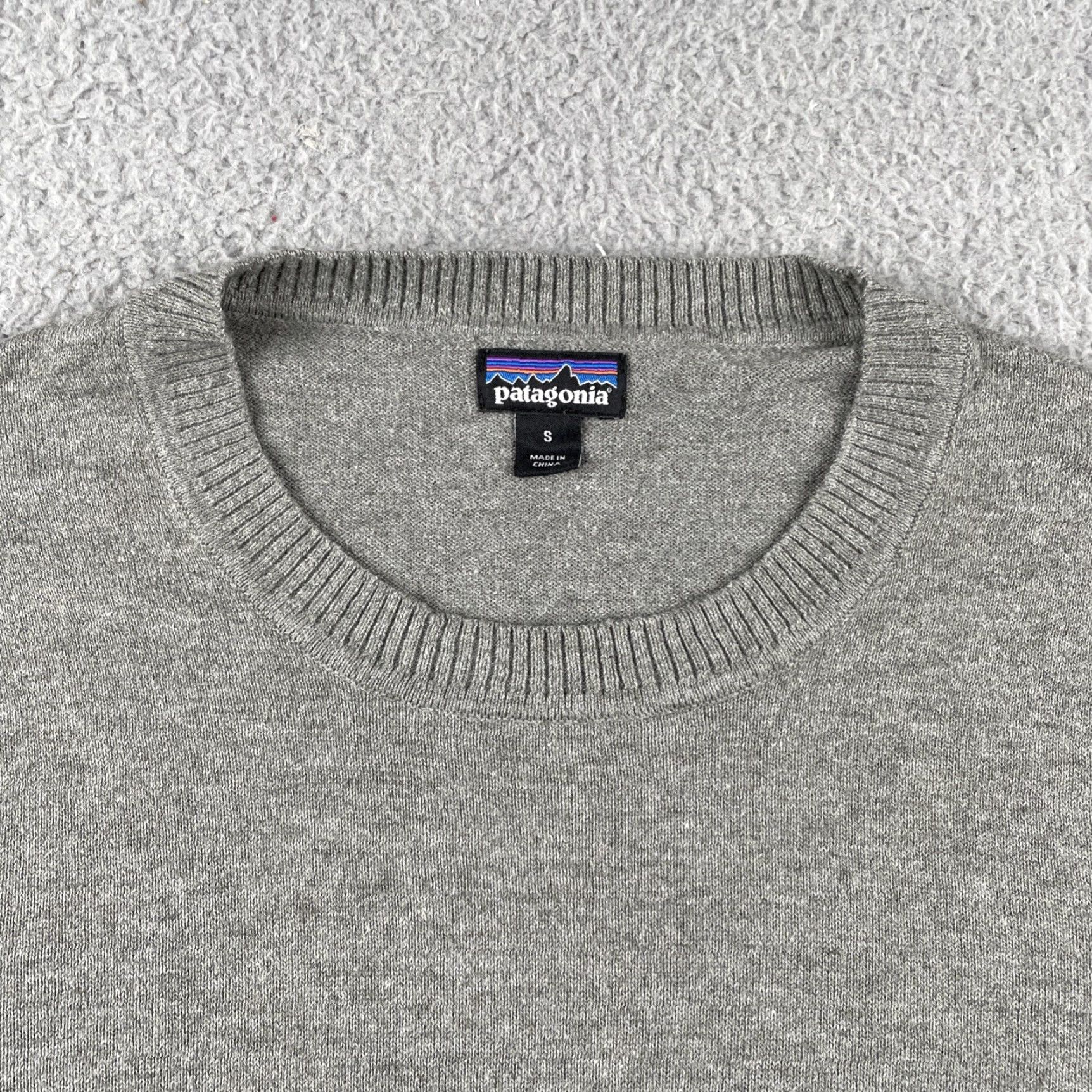 Patagonia Patagonia Mens S Long Sleeve Gray Knit Sweater Ultra Soft & Cozy Outdoor Layer Sweater Mens S Gray Knit Crew Neck Pullover Size US S / EU 44-46 / 1 - 2 Thumbnail