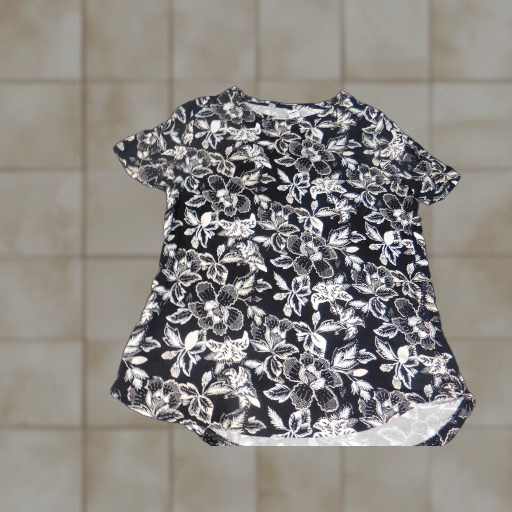 Old Navy Old Navy Blouse Women S Black Floral Stretch Pullover Knit Rayon Short Sleeve Round Neck Casual Basic Size S / US 4 / IT 40 - 1 Thumbnail
