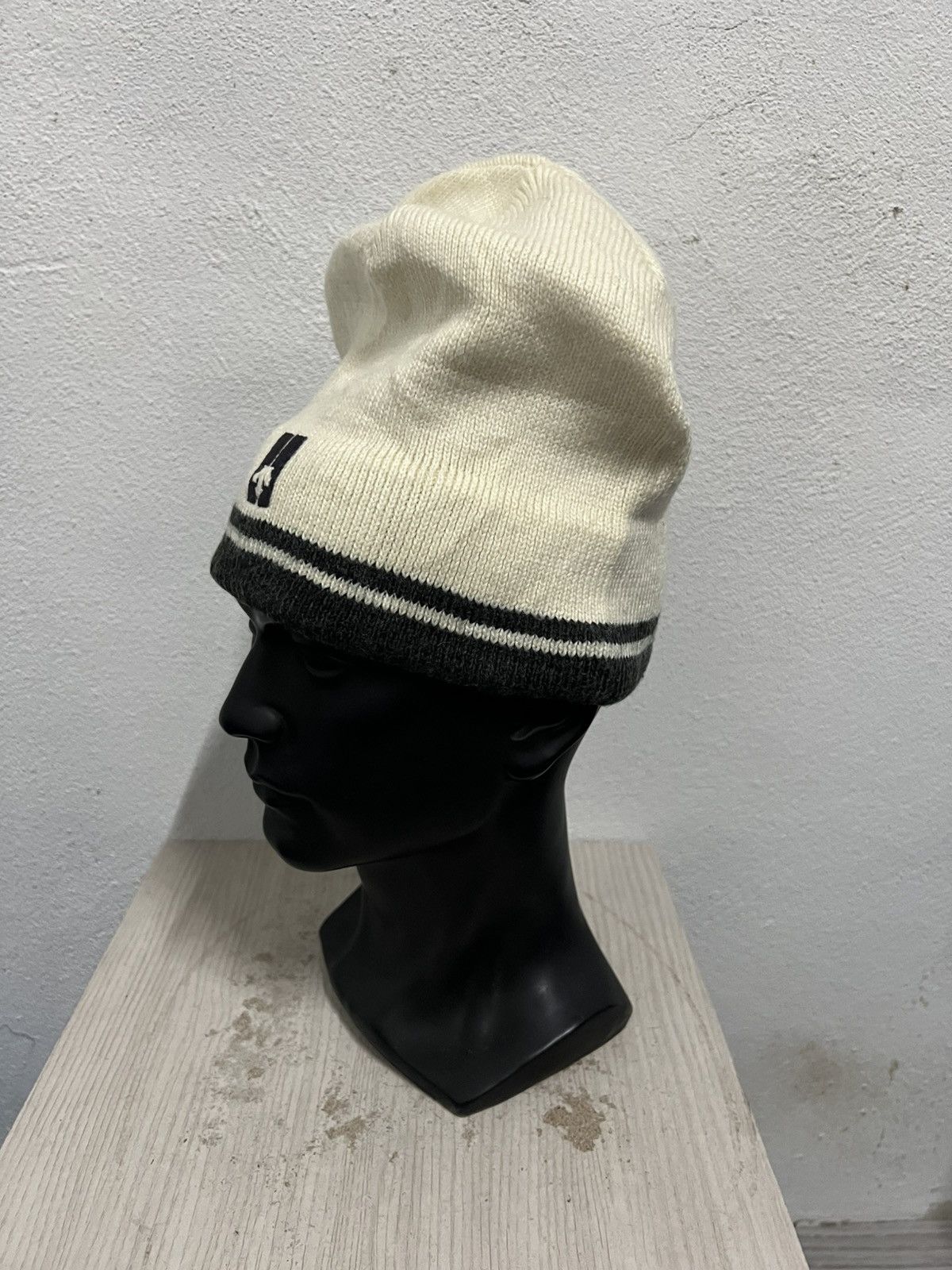 Descente Vintage Descente Small Logo Beanie Hat Size ONE SIZE - 3 Thumbnail