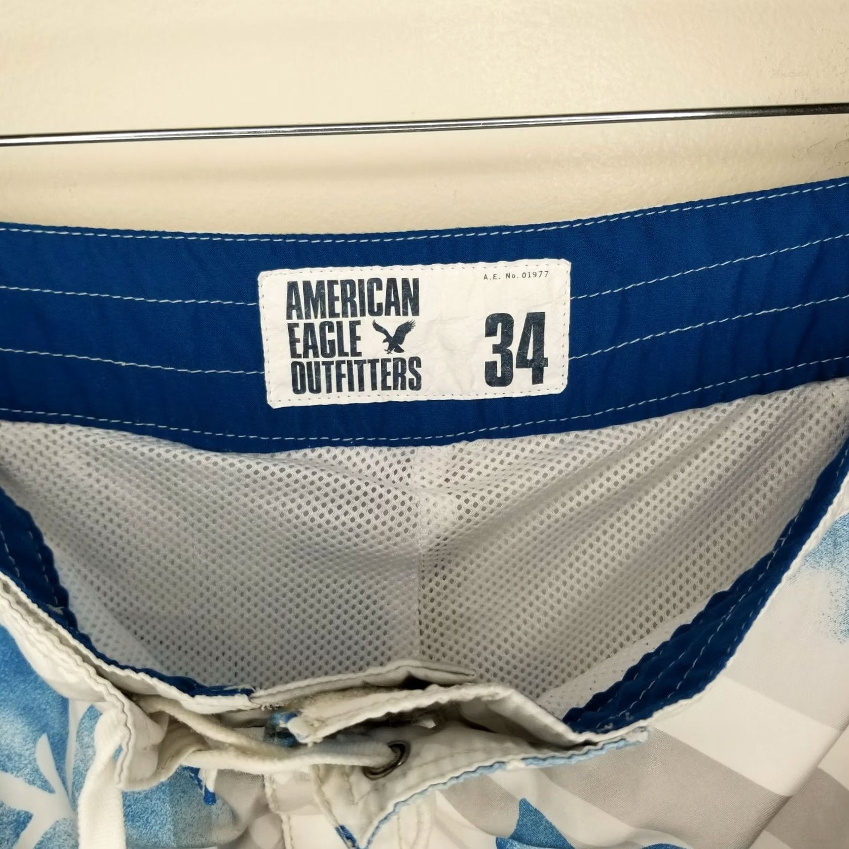 American Eagle Outfitters American Eagle Board Shorts Swim Trunk White w/ Blue Tropical Flowers Size 34 Men Size US 34 / EU 50 - 3 Thumbnail