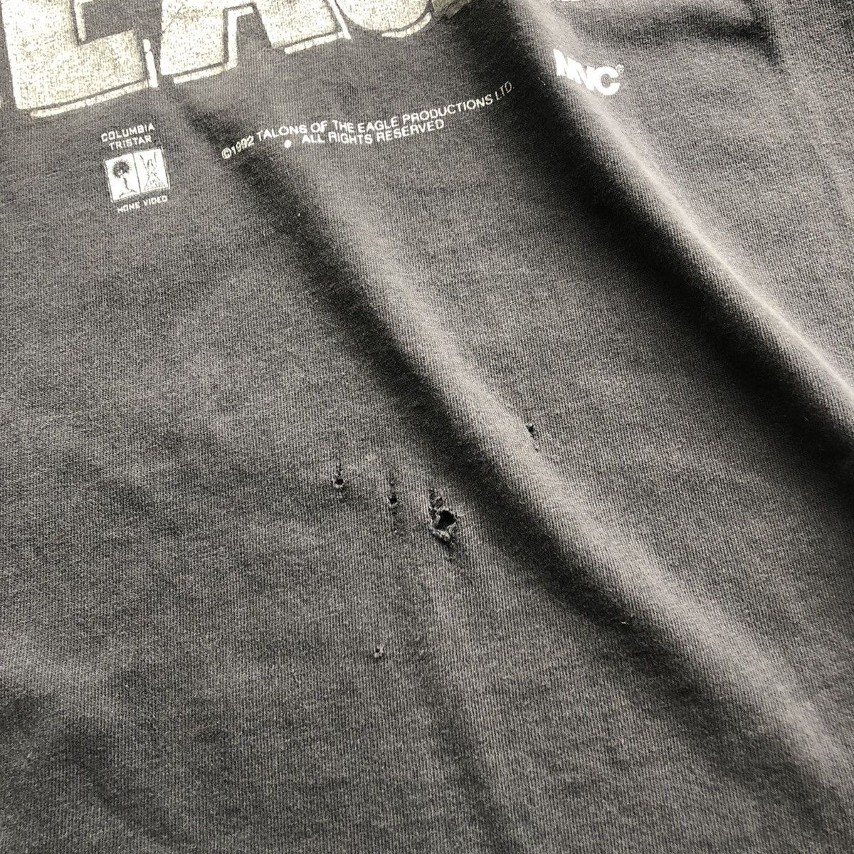 Vintage Vintage Talons Of The Eagle Movie Tee Shirt Size US L / EU 52-54 / 3 - 6 Thumbnail