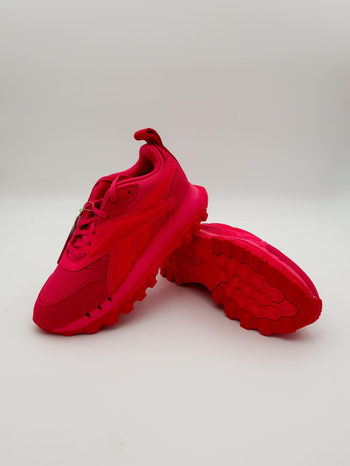 Reebok Cardi B x Reebok Classic Leather V2 Fusion – GW8876 –BNIB Size US 7.5 / IT 37.5 - 7 Thumbnail