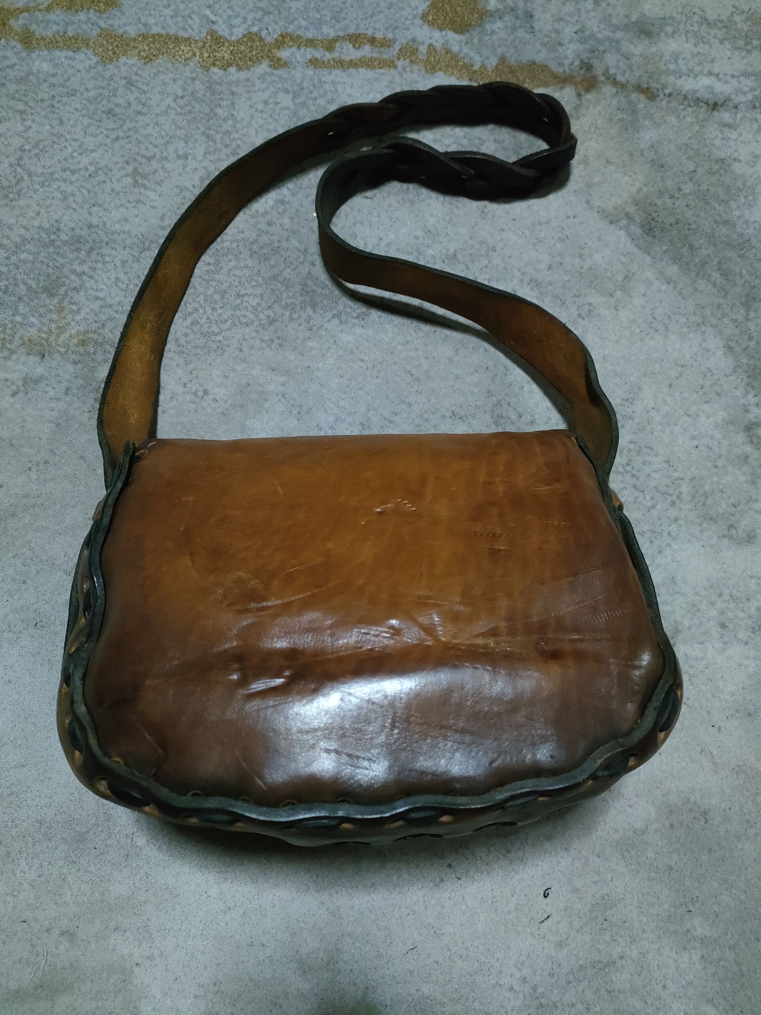 Genuine Leather × Handmade × Vintage Vintage Leather Slingbag Size ONE SIZE - 4 Thumbnail