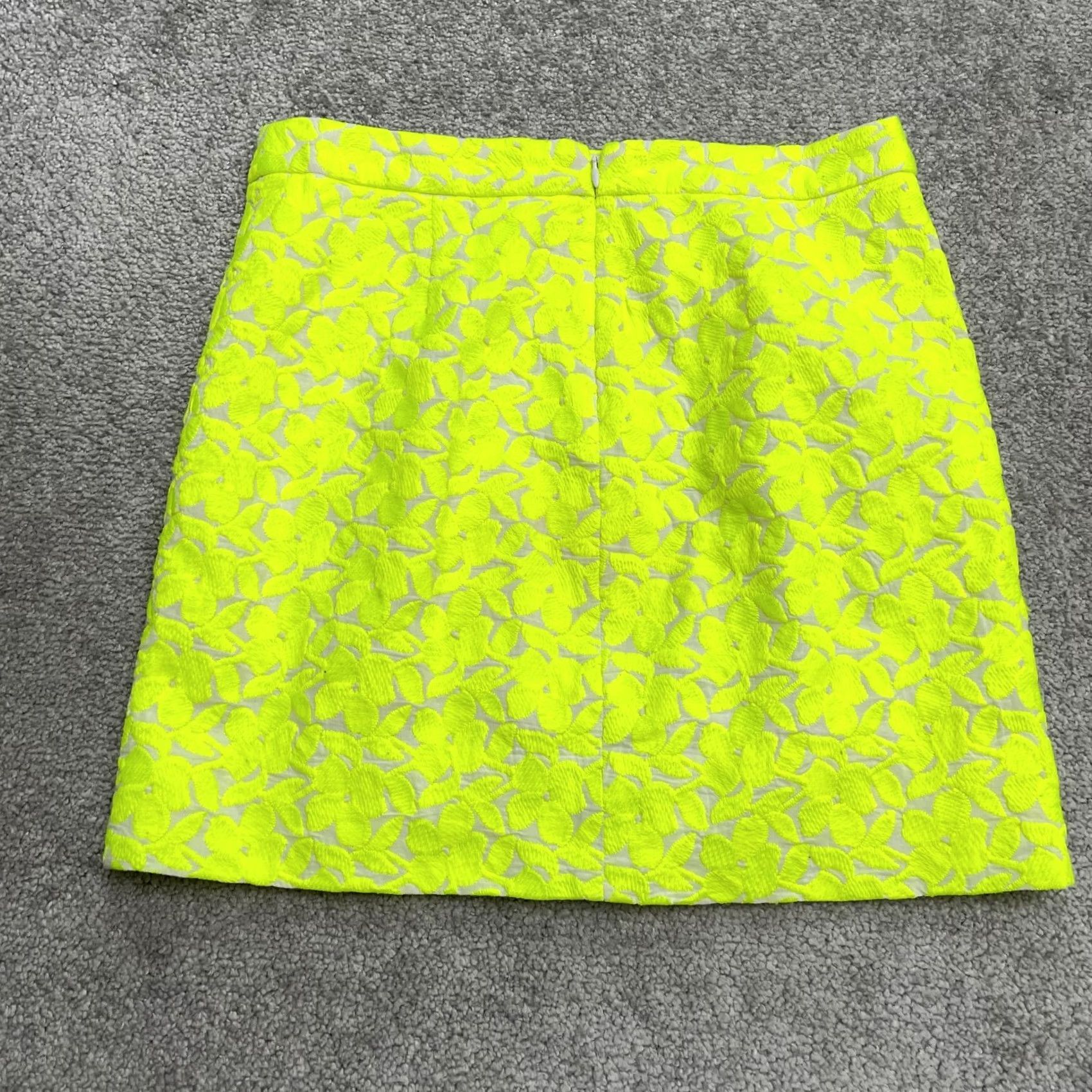 J.Crew J.Crew Embroidered Short Mini Pencil Skirt Womens 0 Neon Yellow Floral Casual Size 25" / US 0 / IT 36 - 2 Thumbnail