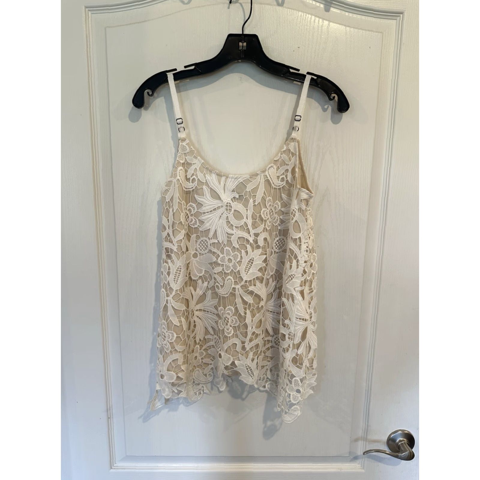 Vintage CAbi Blouse Tank Top Ivory Lace Overlay Sleeveless Women’s XS Tan Ivory Crochet Lace Blouse Womens XS Size XS / US 0-2 / IT 36-38 - 6 Thumbnail