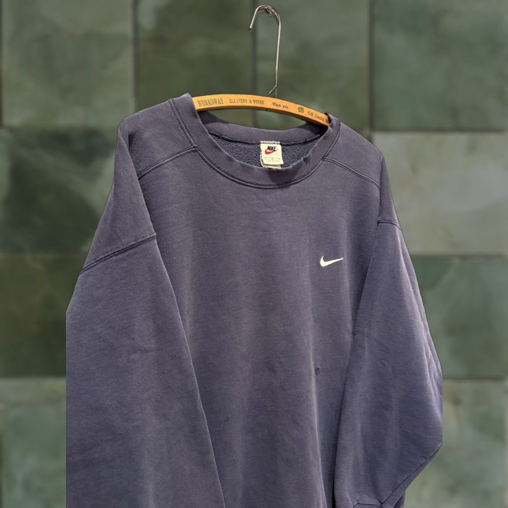 Nike VINTAGE Nike Swoosh Embroidered Blue Sweatshirt XL Mens 90s Pullover Sweatshirt Embroidered Men Blue 90s Nike Shirts Men XL Size US XL / EU 56 / 4 - 1 Thumbnail