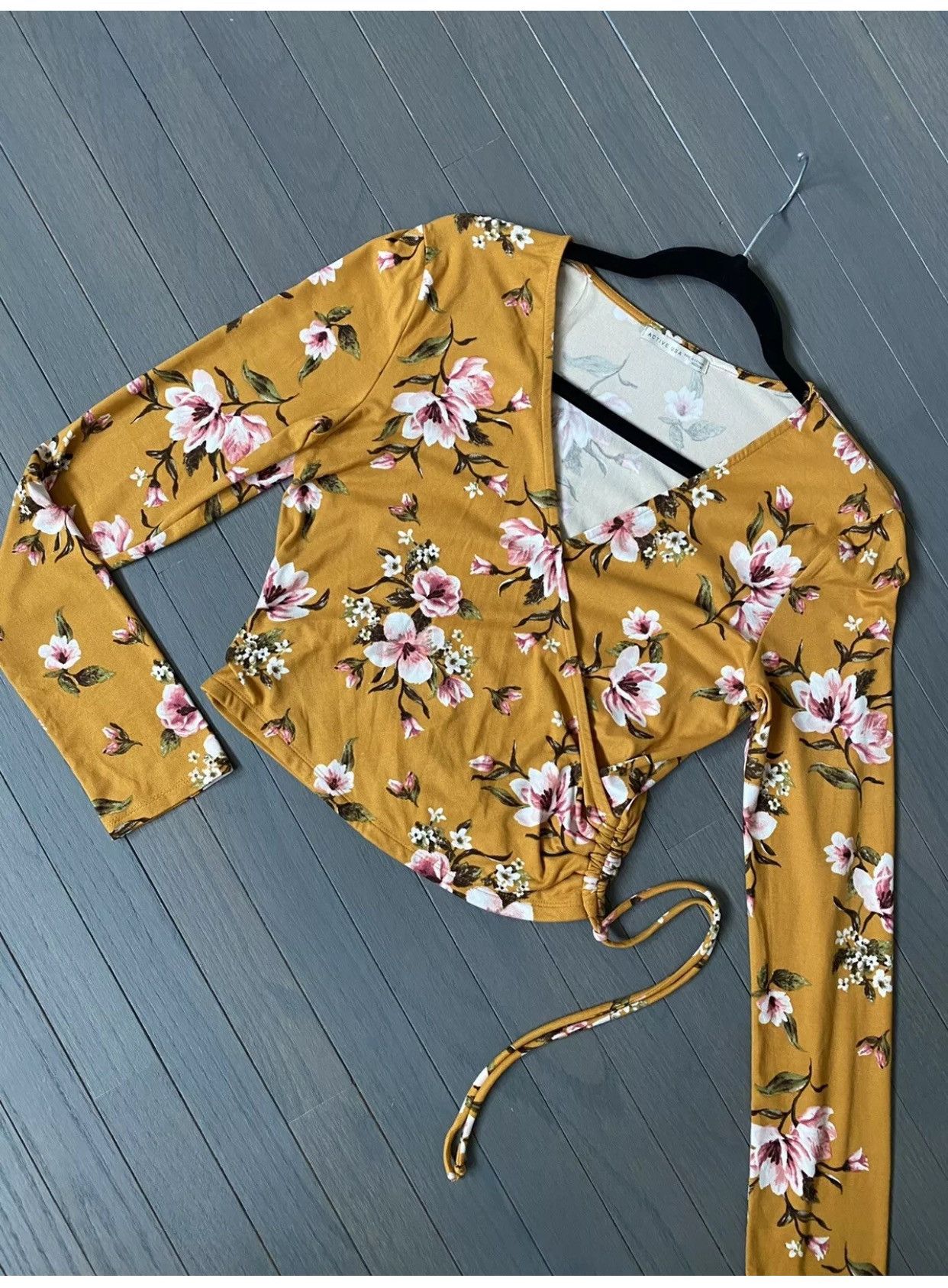 Other ACTIVE USA Long Sleeved Floral Cropped tops Size M / US 6-8 / IT 42-44 - 3 Thumbnail