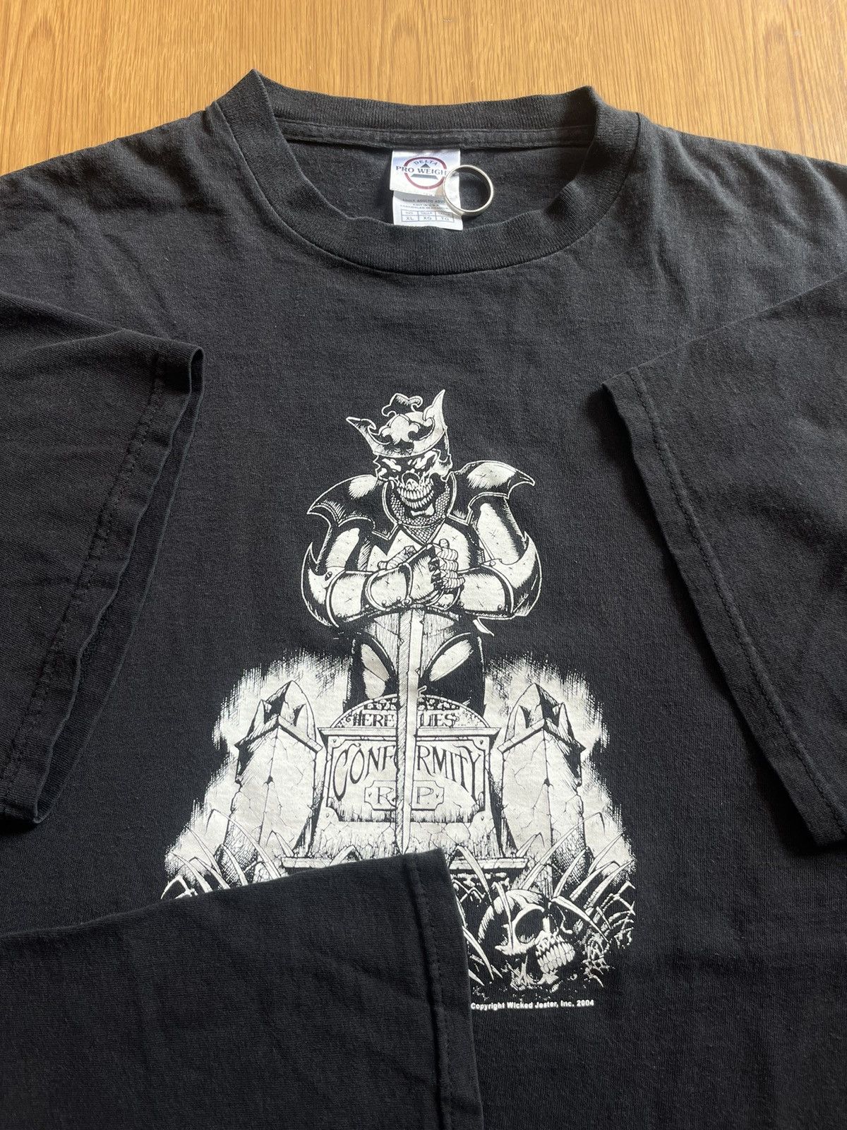 Arts & Science Vintage Skeleton Grave Conformity 04’s Tshirt Size US XL / EU 56 / 4 - 9 Thumbnail