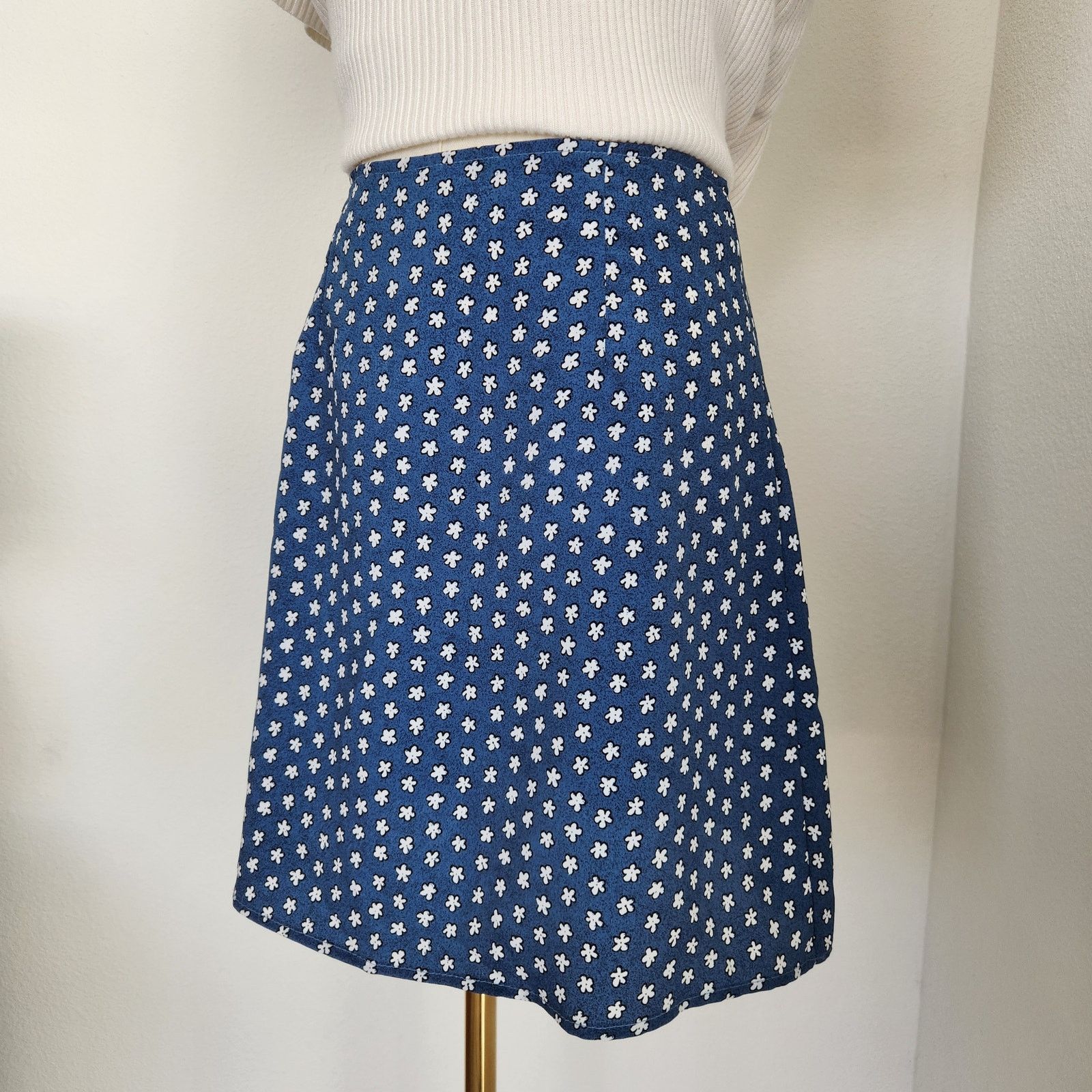 Vintage Vintage 90s Blue Floral Mini Skirt XS Size 26" / US 2 / IT 38 - 9 Thumbnail
