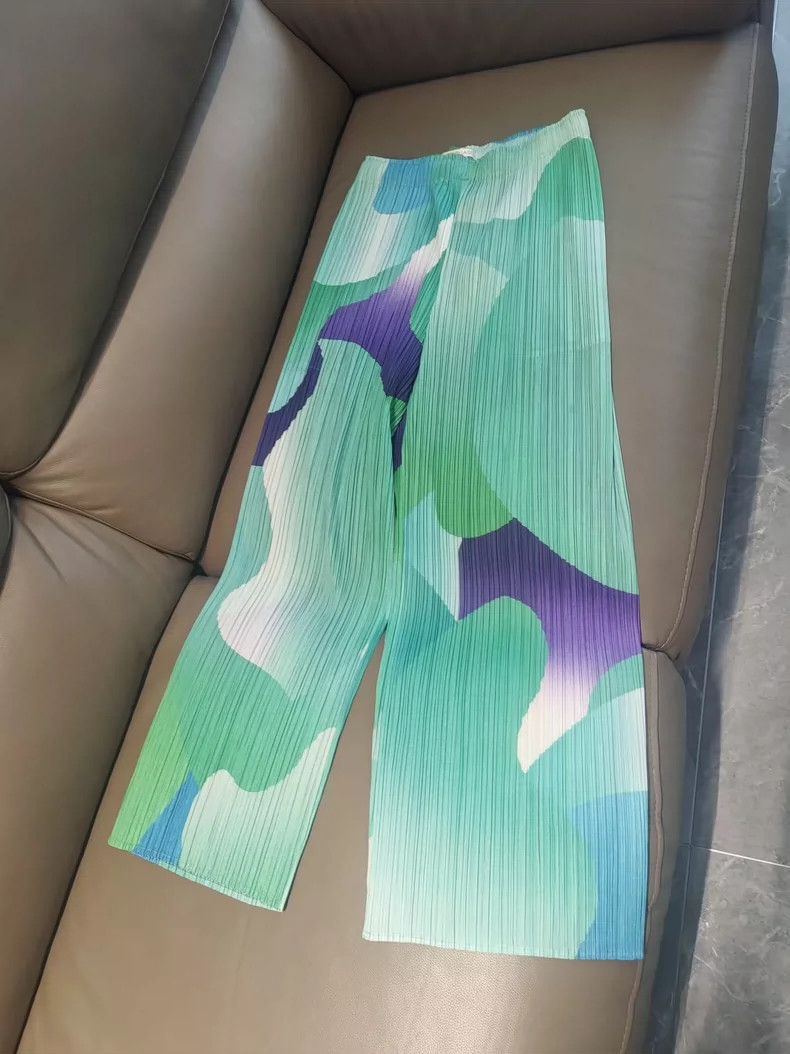 Issey Miyake Issey Miyake size:3 Green waltz pleated trousers Size 23" - 2 Thumbnail