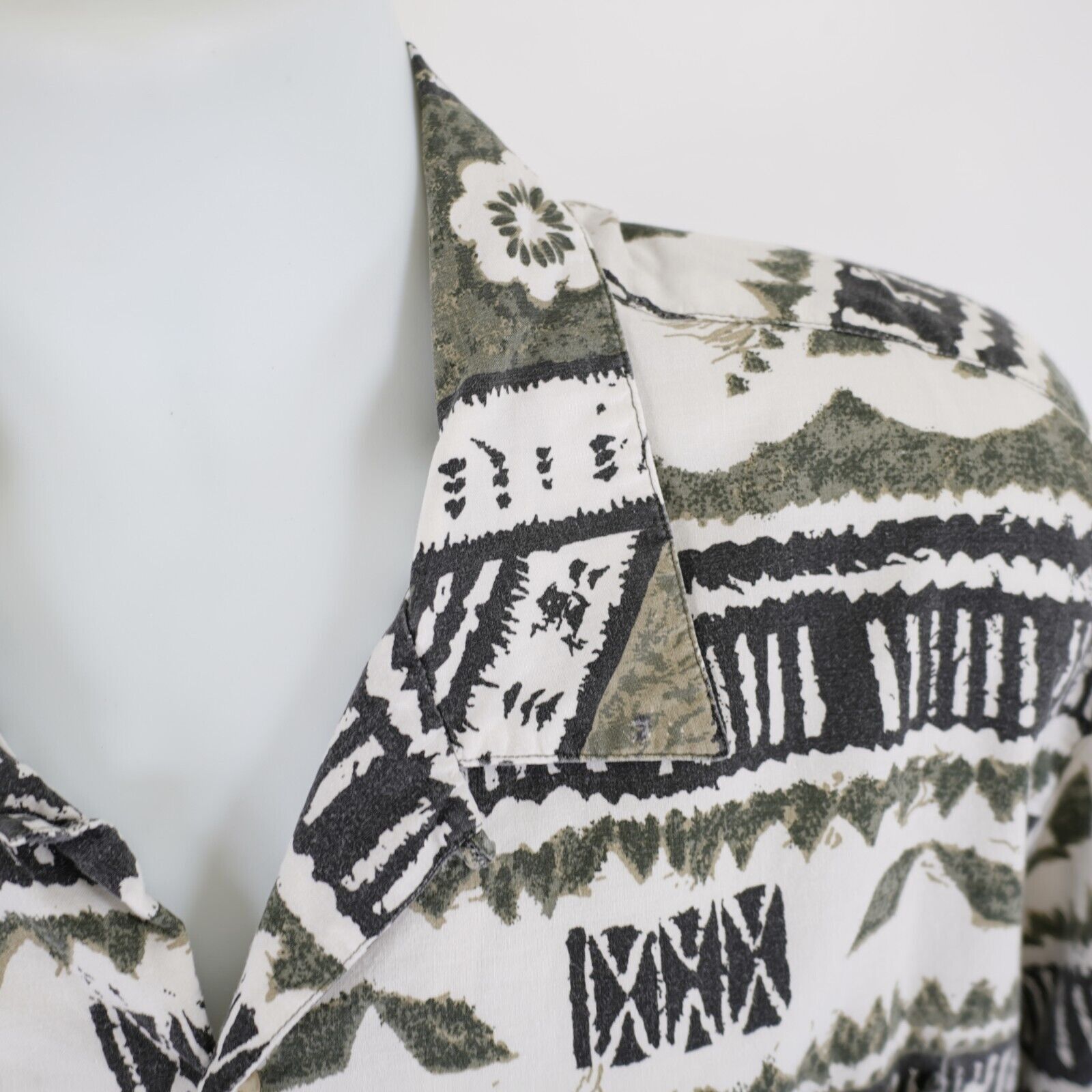 Vintage Red Turtle XL Aztec Patern Green Tan Cream Collared Hawaiian Size US XL / EU 56 / 4 - 3 Thumbnail