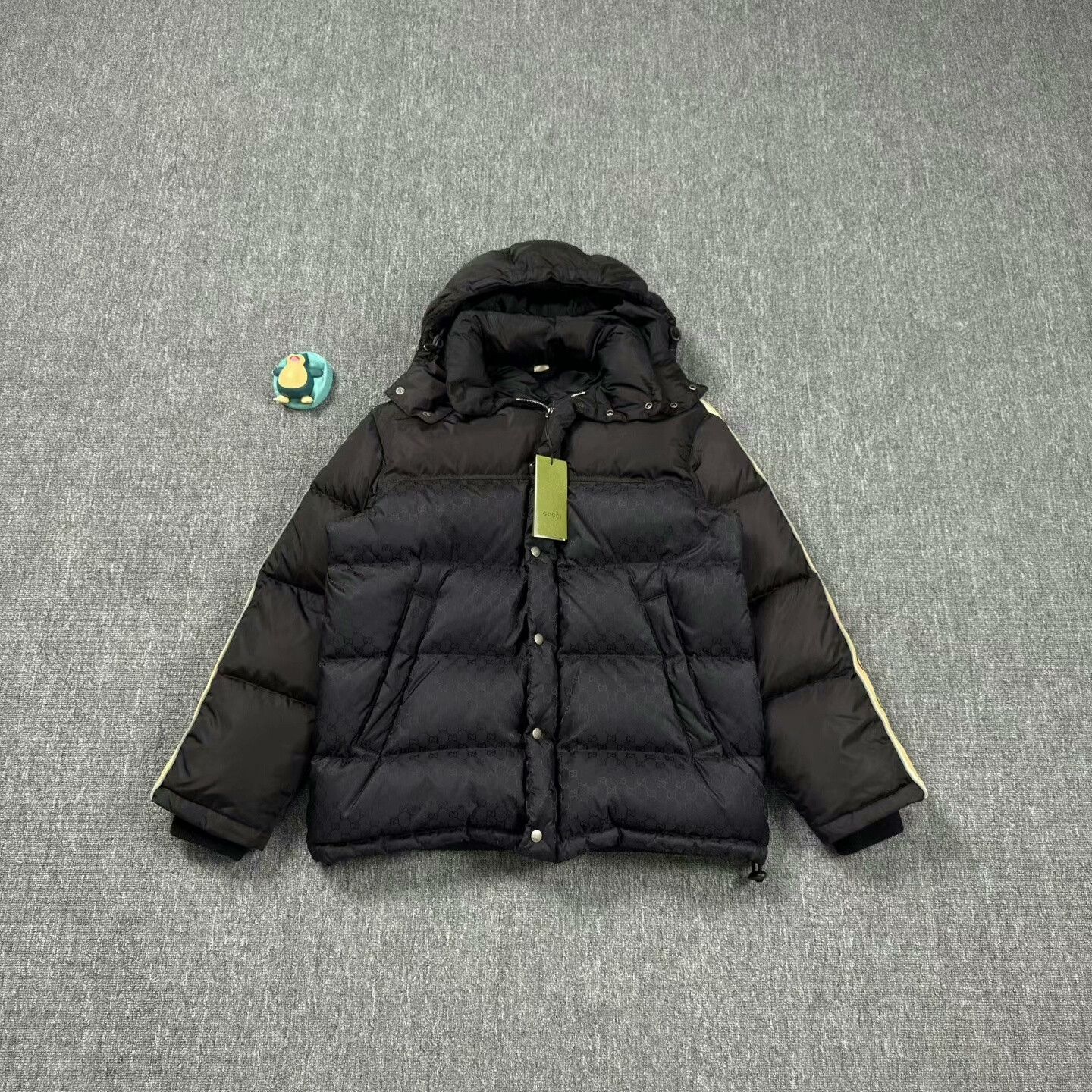 Gucci gucci black reflective puffer jacket size 46 Size US L / EU 52-54 / 3 - 1 Thumbnail