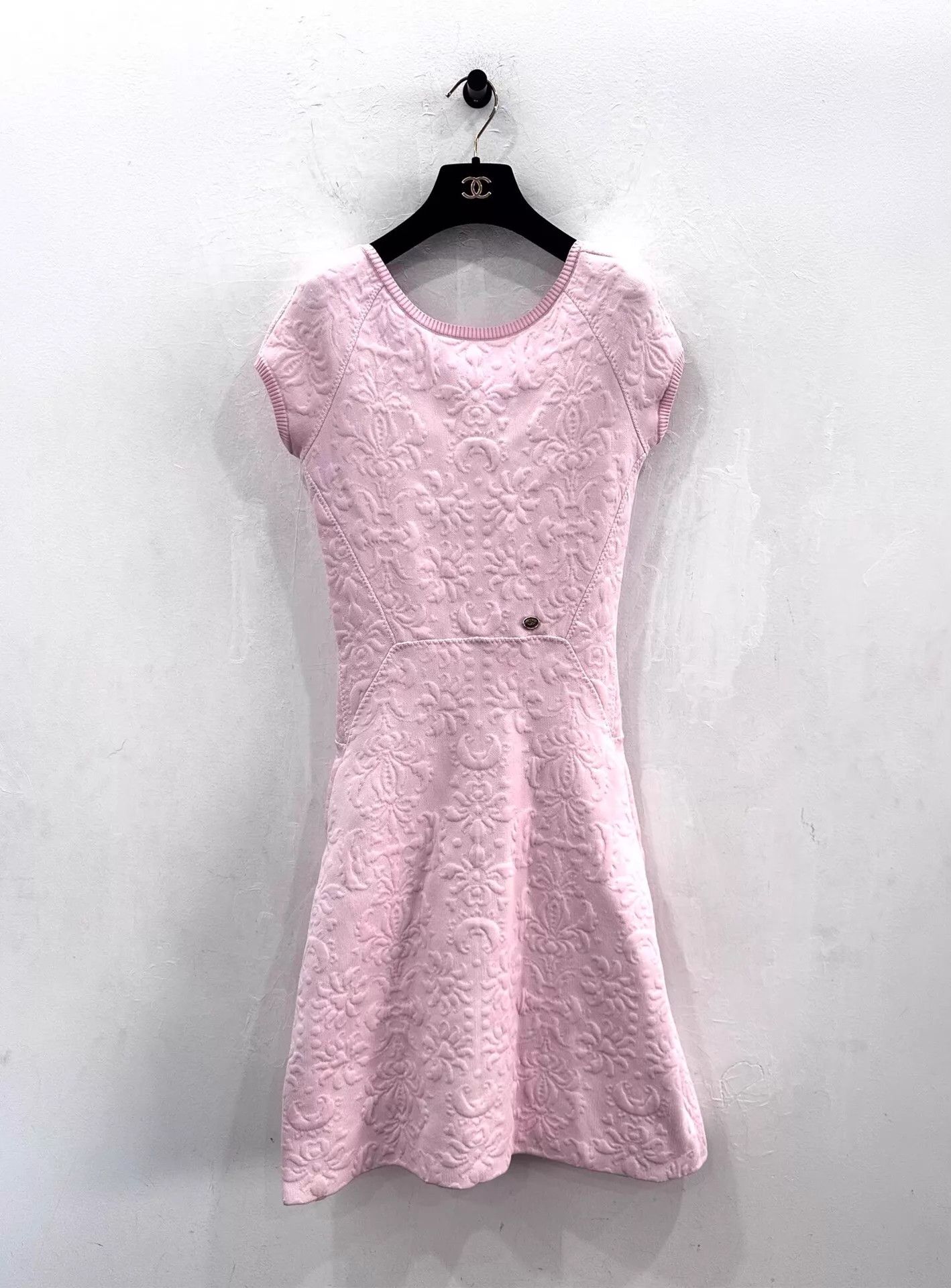 Chanel Chanel Pink Sleeveless Floral Embossed Logo Dress Women 36 Size XS / US 0-2 / IT 36-38 - 1 Thumbnail