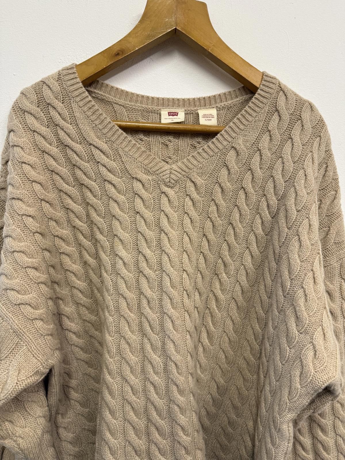 Levi's Levi's Beige Cable Knit V-Neck Sweater XL Size US XL / EU 56 / 4 - 3 Thumbnail